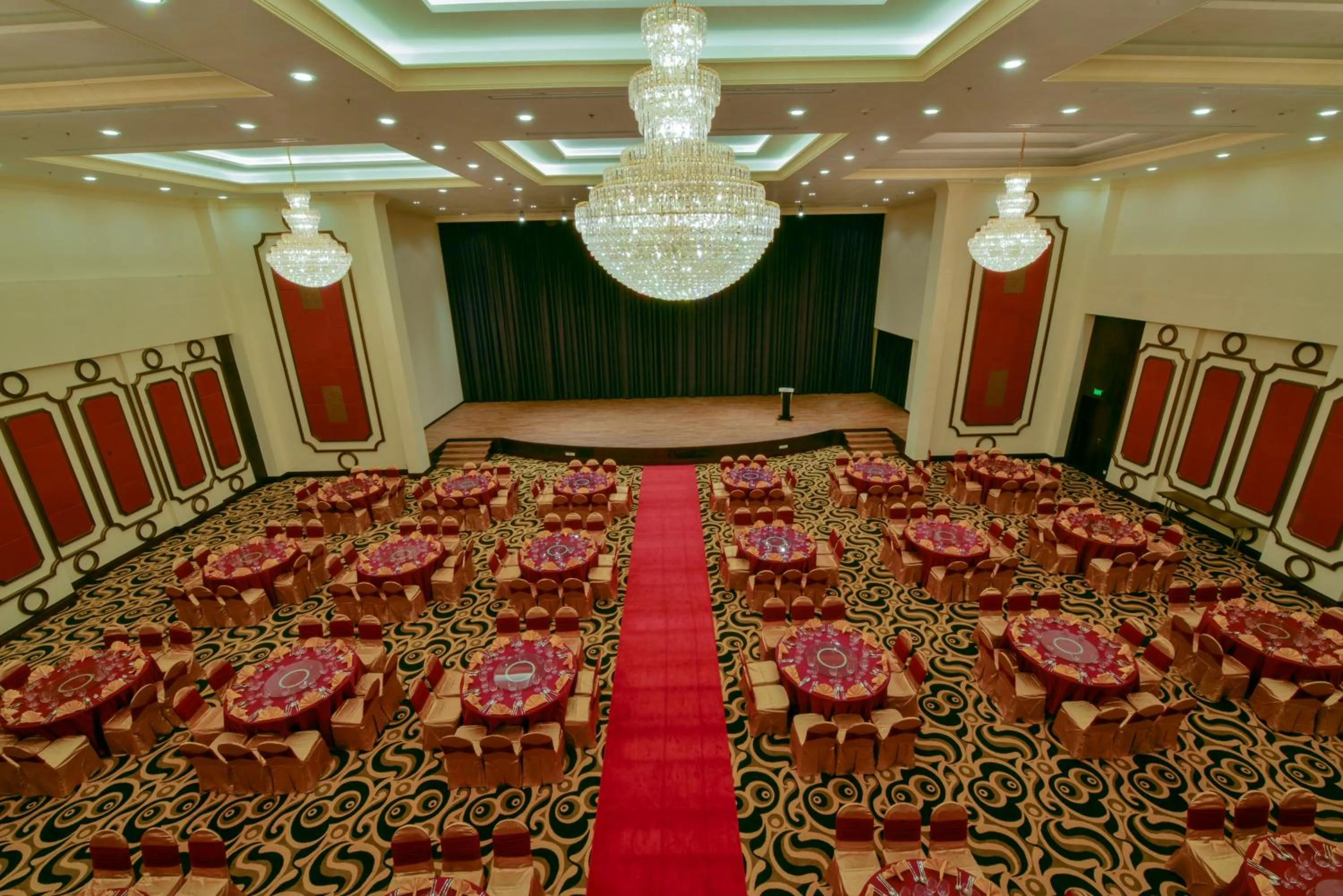 Restaurant/places to eat in Aristo International Hotel