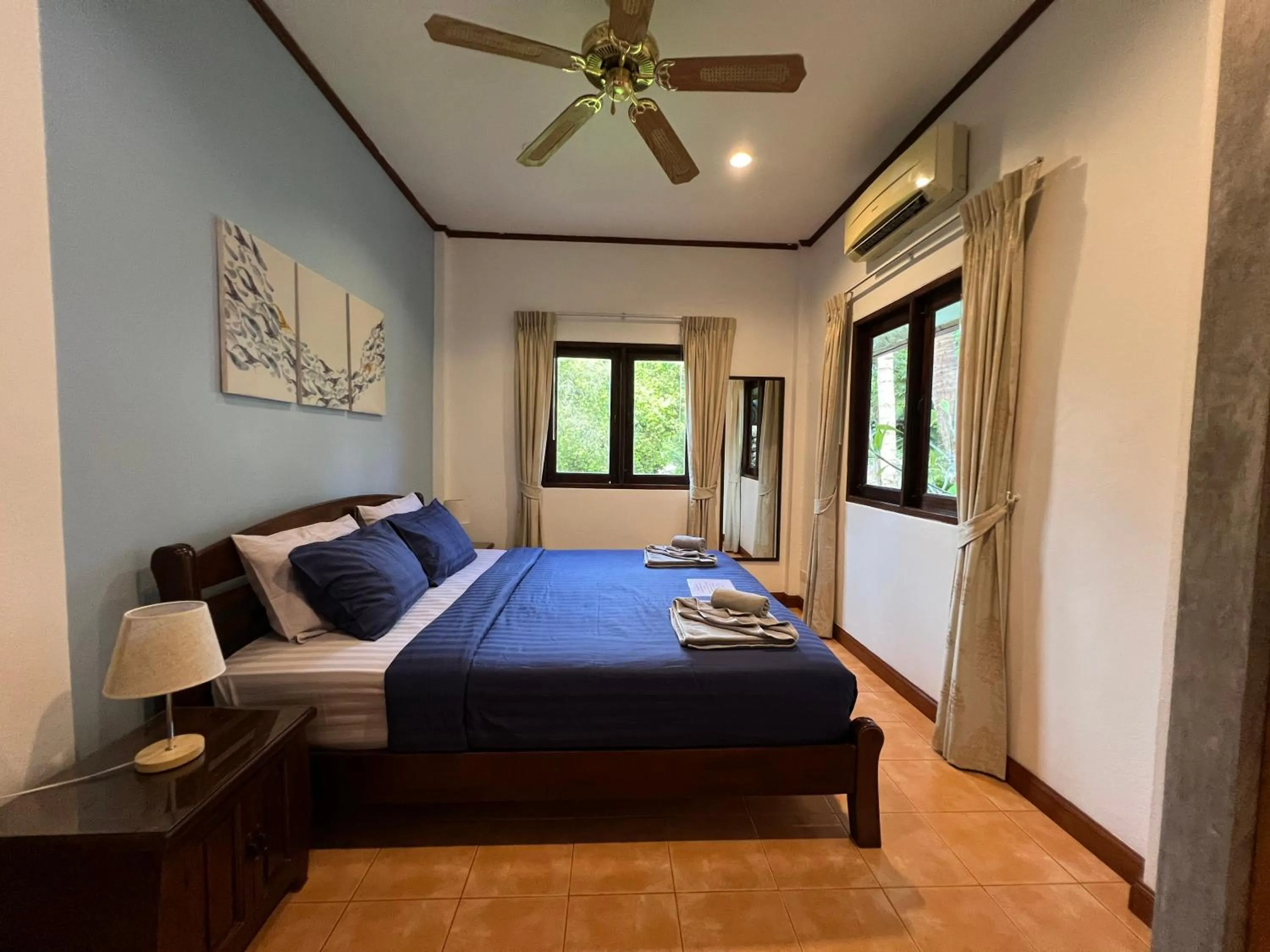 Bed in Woodlawn Villas Resort