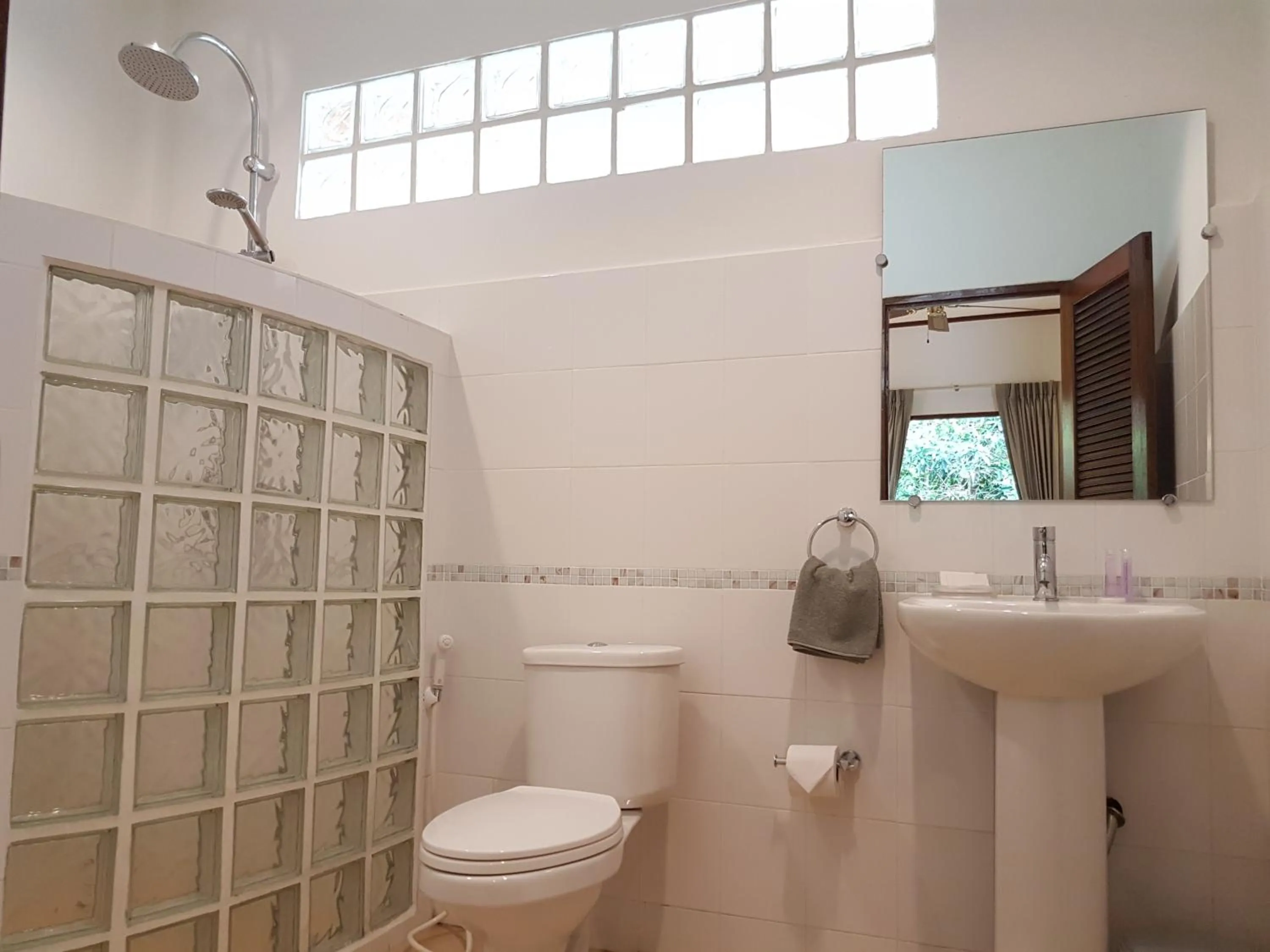 Shower in Woodlawn Villas Resort