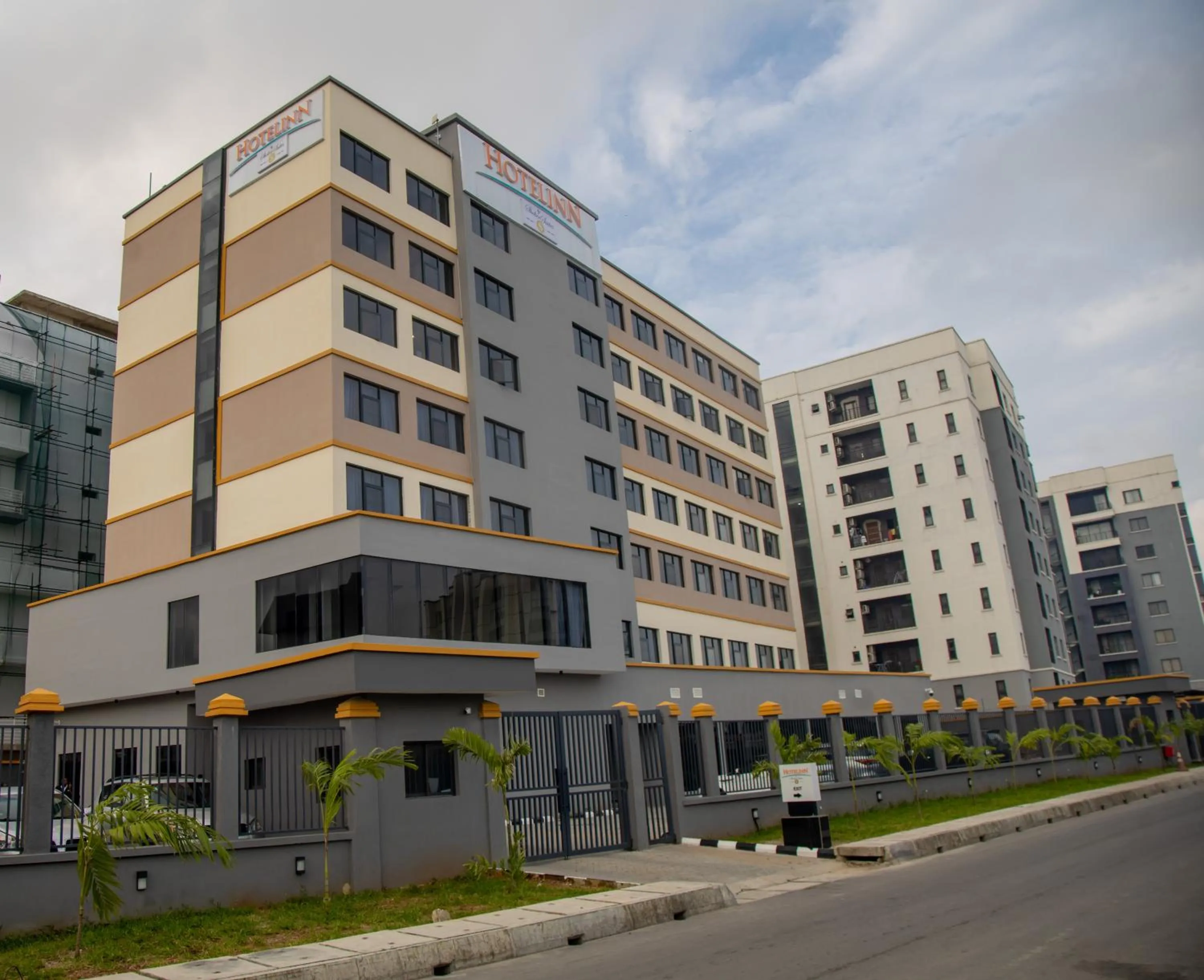 Property building in Hotelinn Oniru