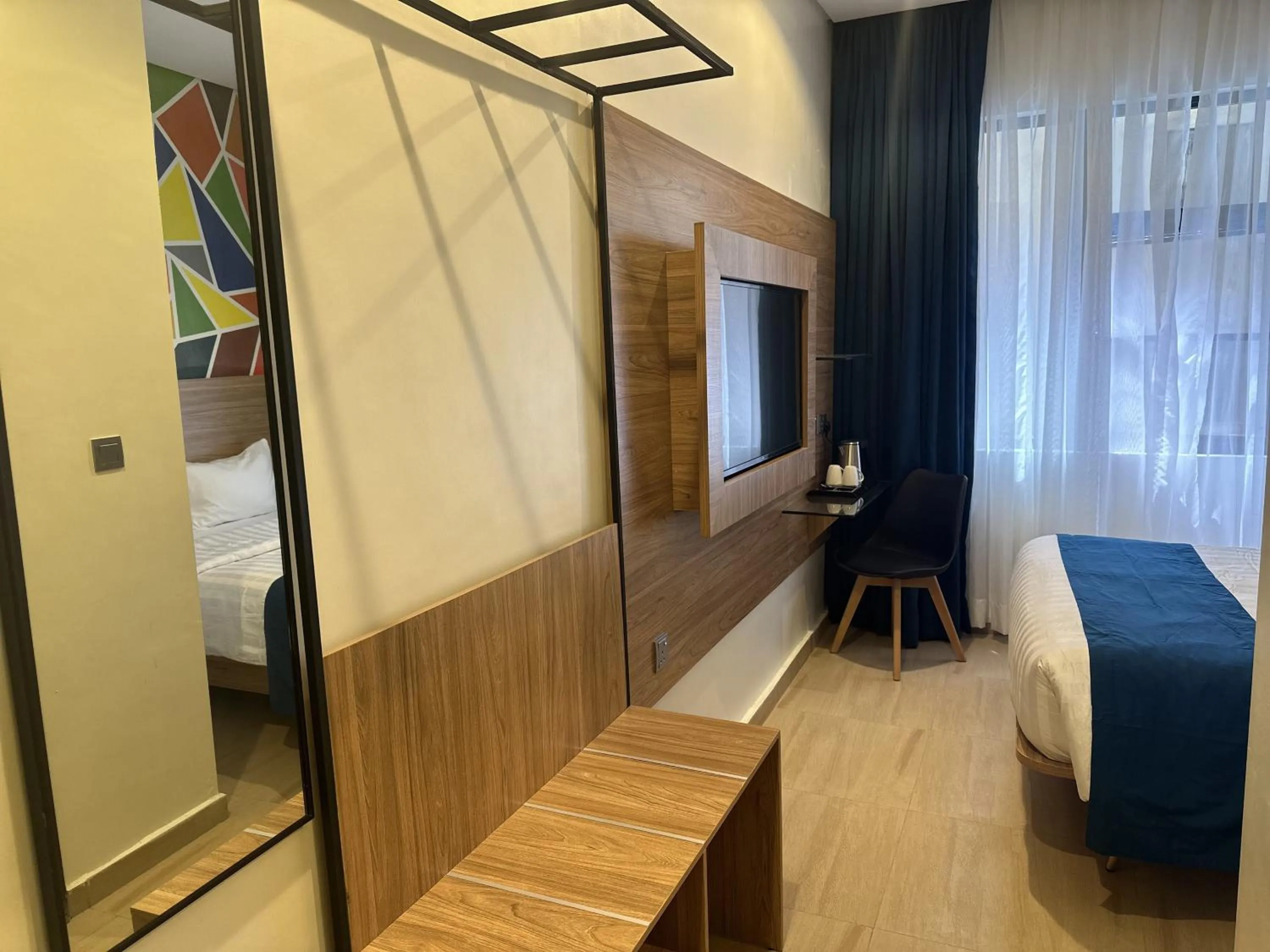 TV and multimedia in Hotelinn Oniru