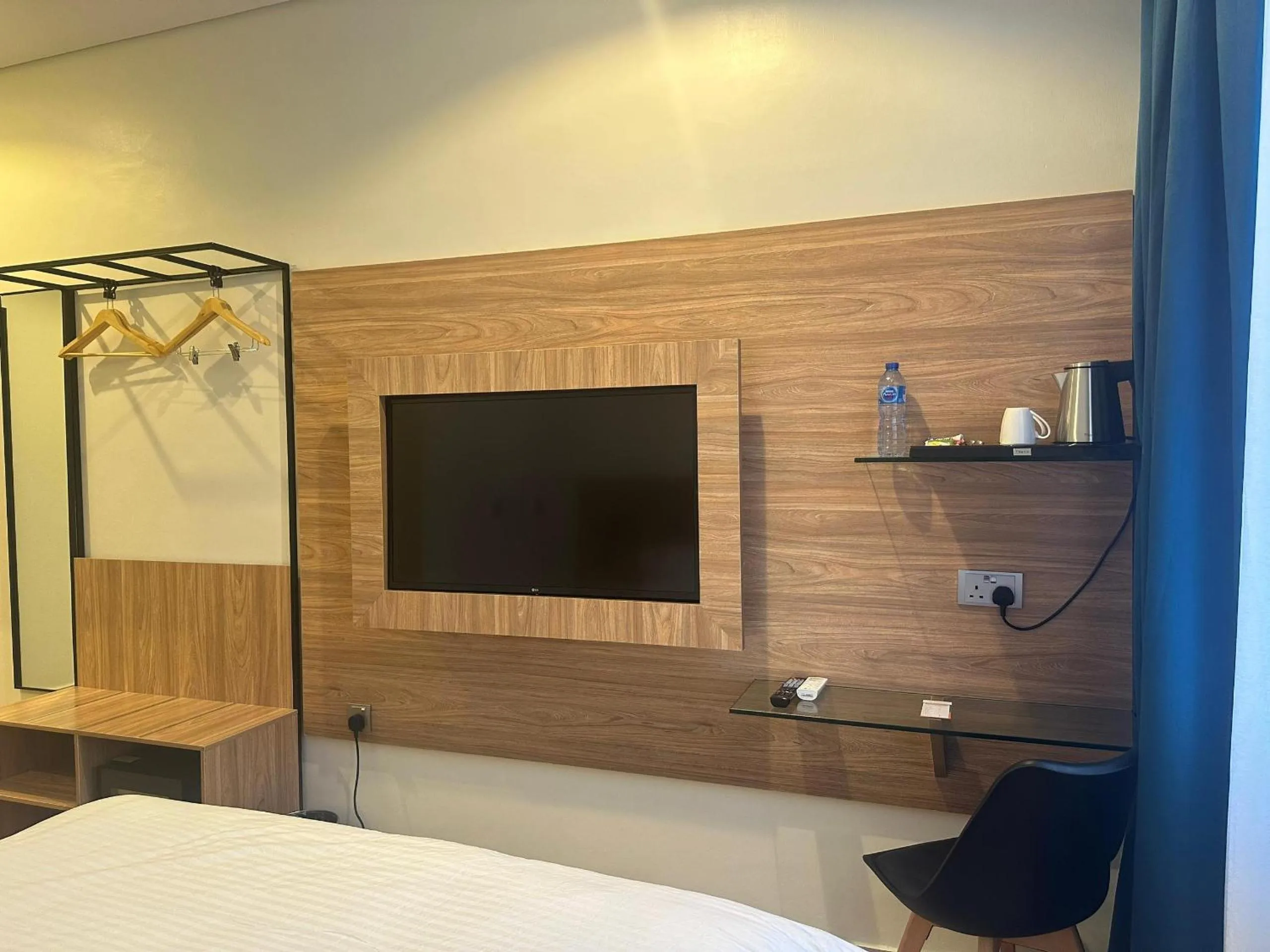 TV and multimedia in Hotelinn Oniru