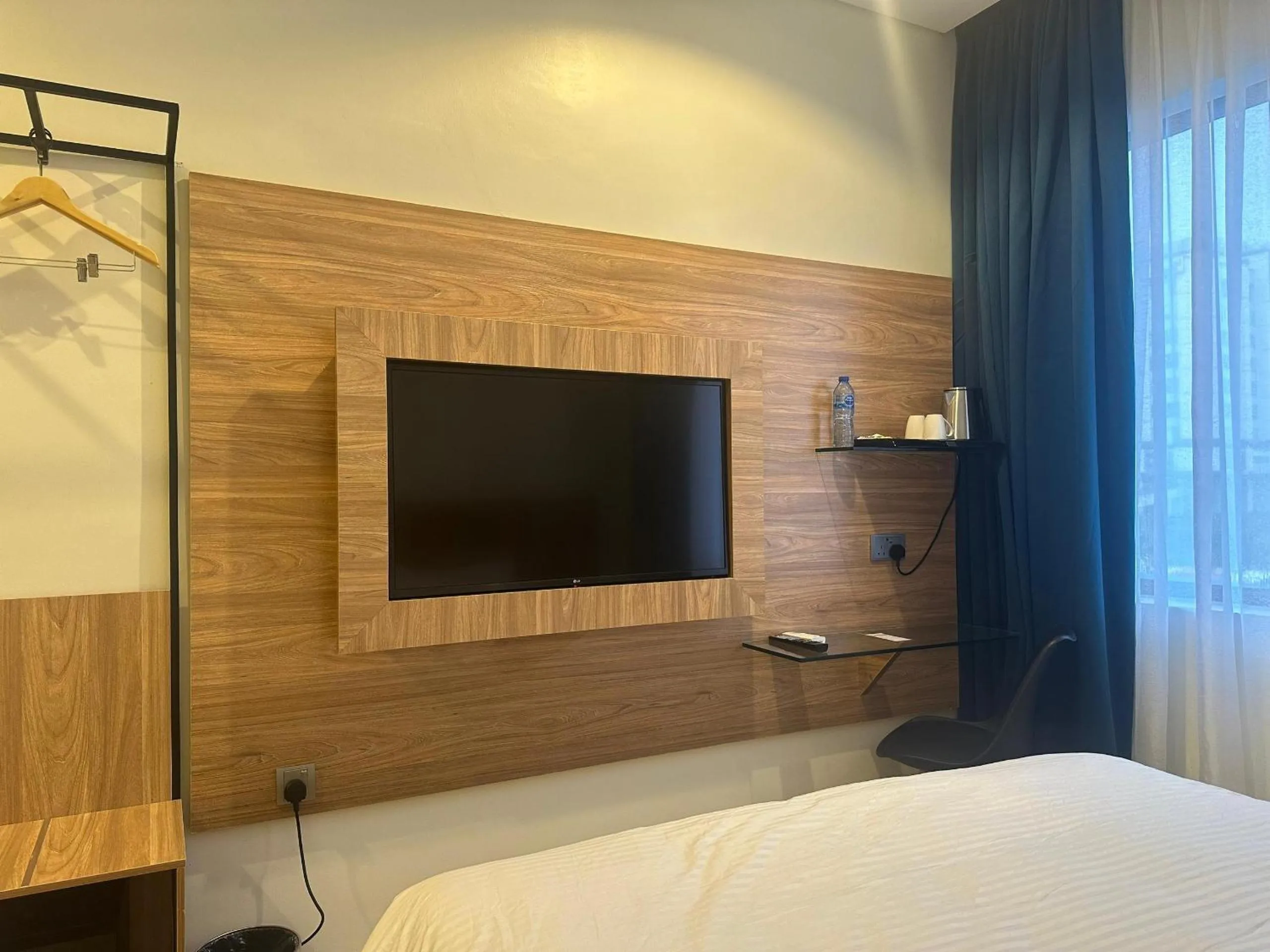 TV and multimedia in Hotelinn Oniru