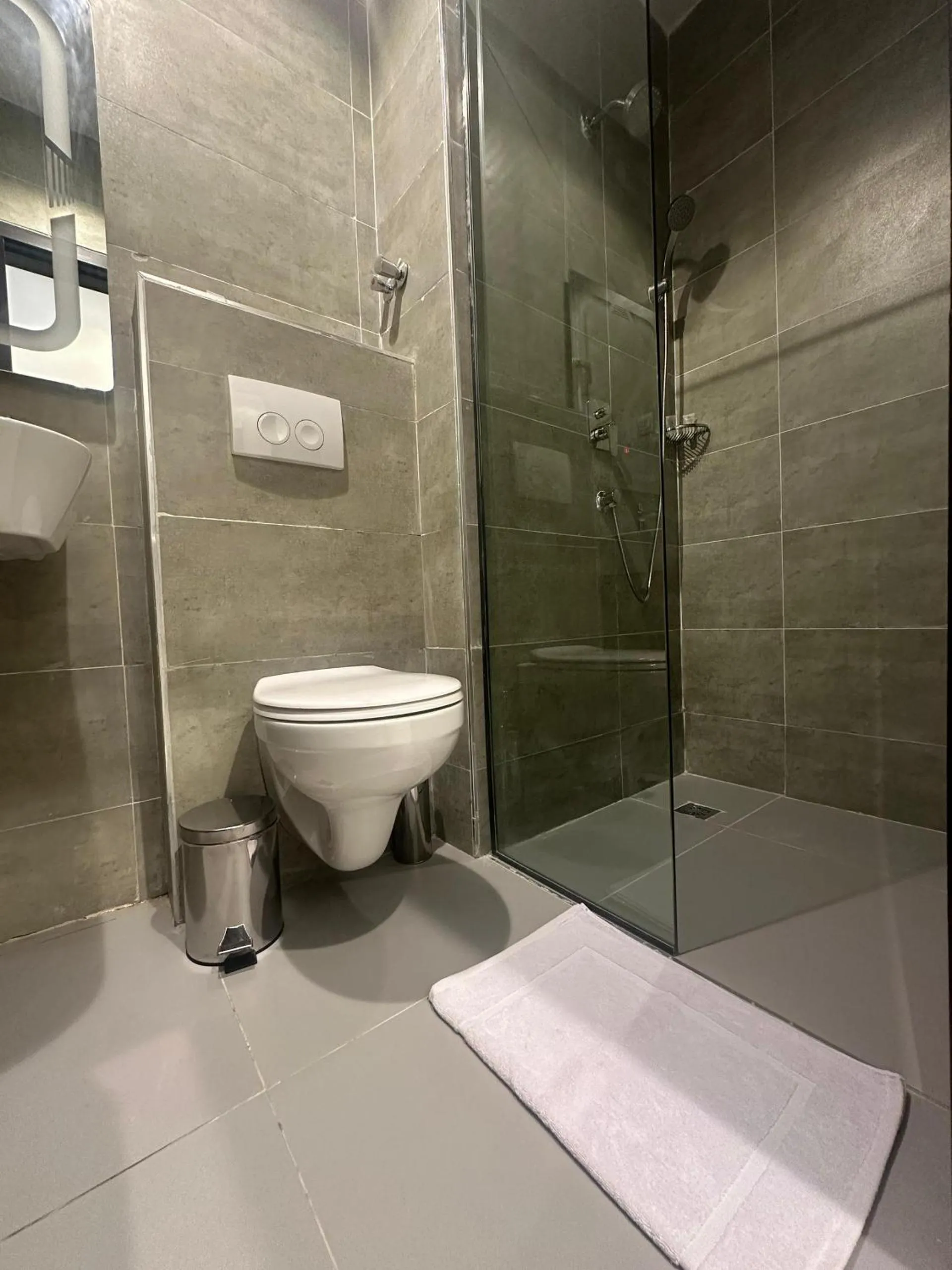 Shower in Hotelinn Oniru