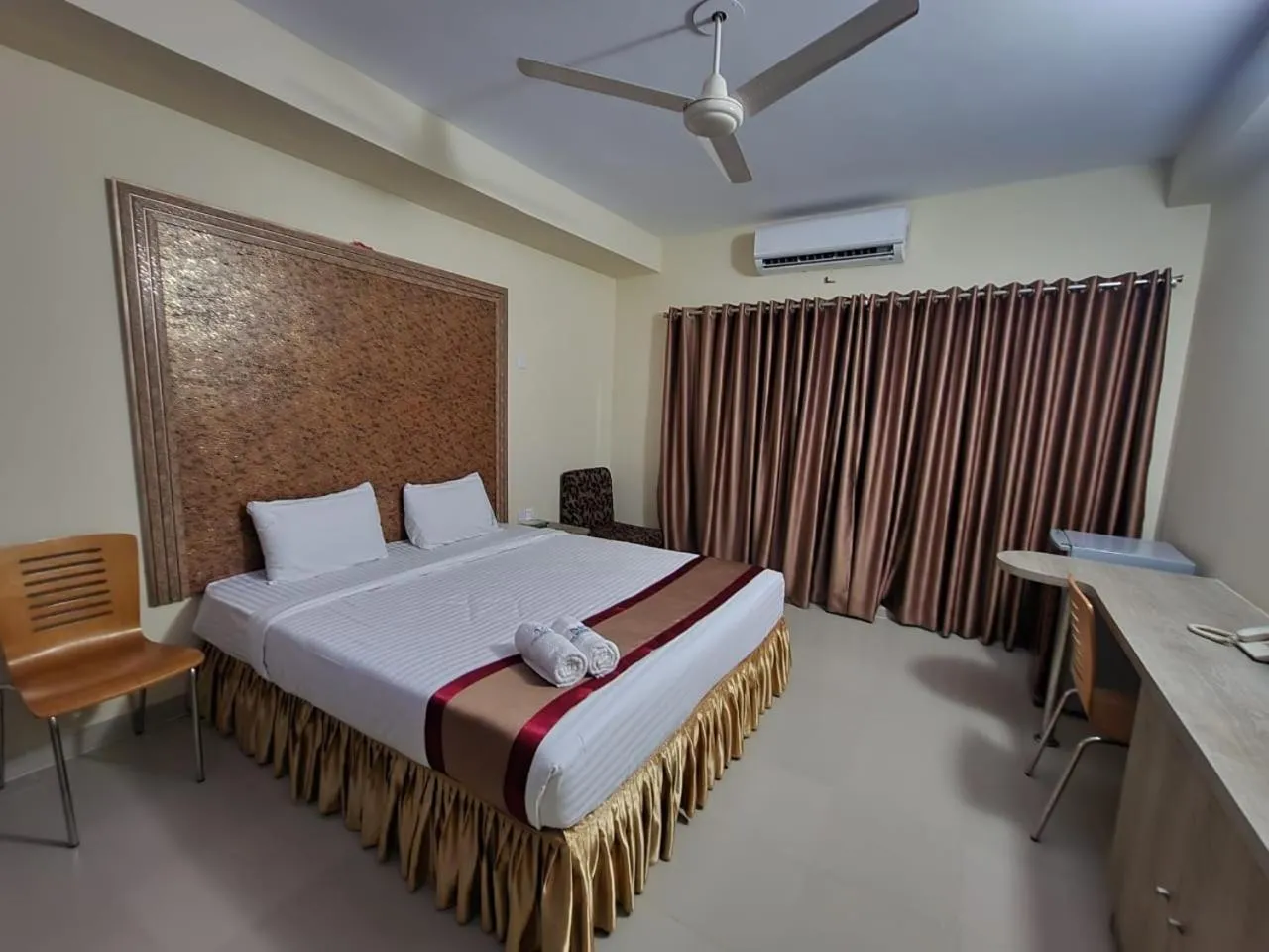Bed in Cox West Inn