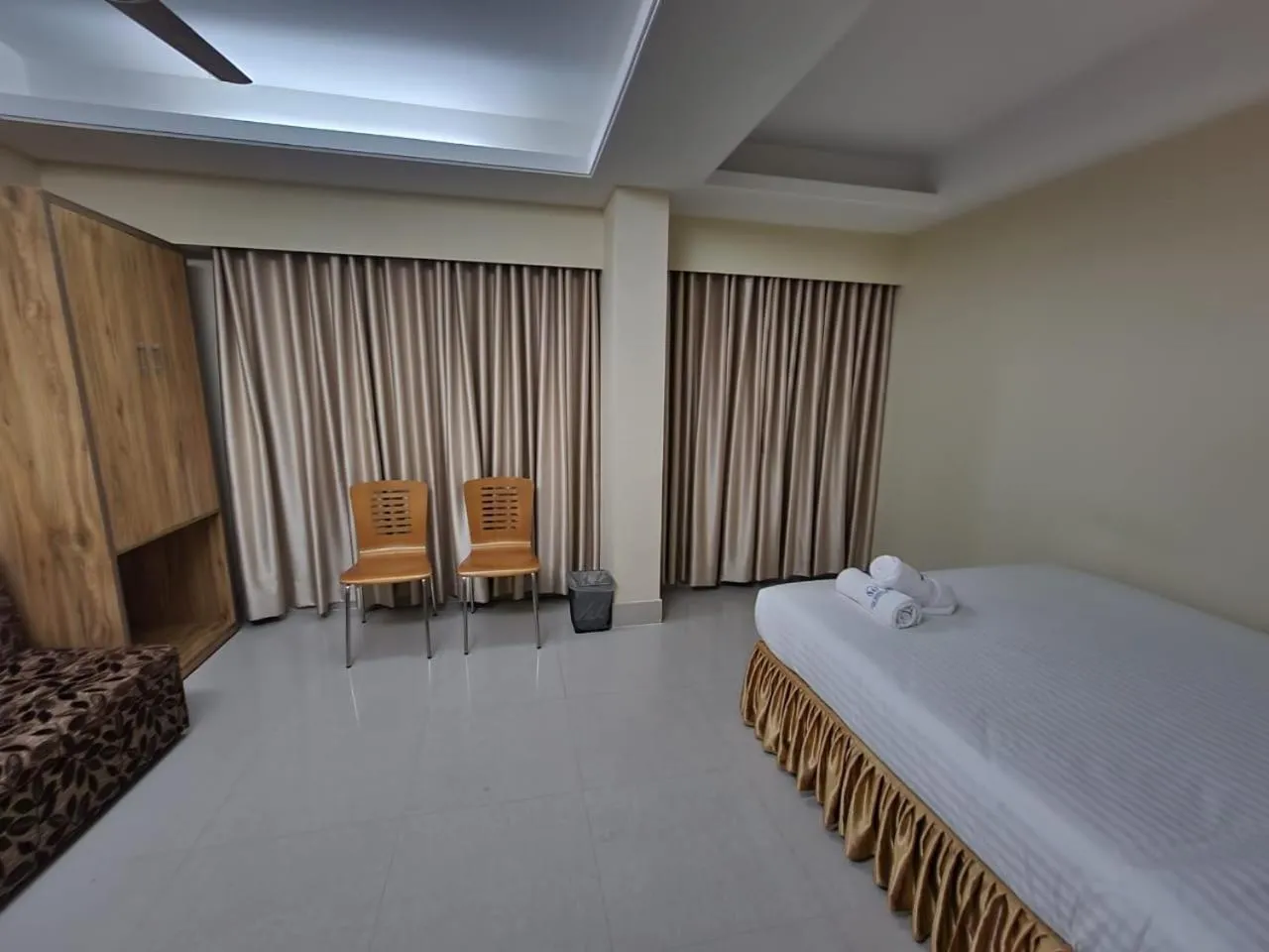 Bed in Cox West Inn