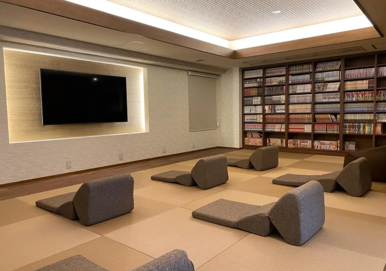 Communal lounge/ TV room in Nagoya B's Hotel