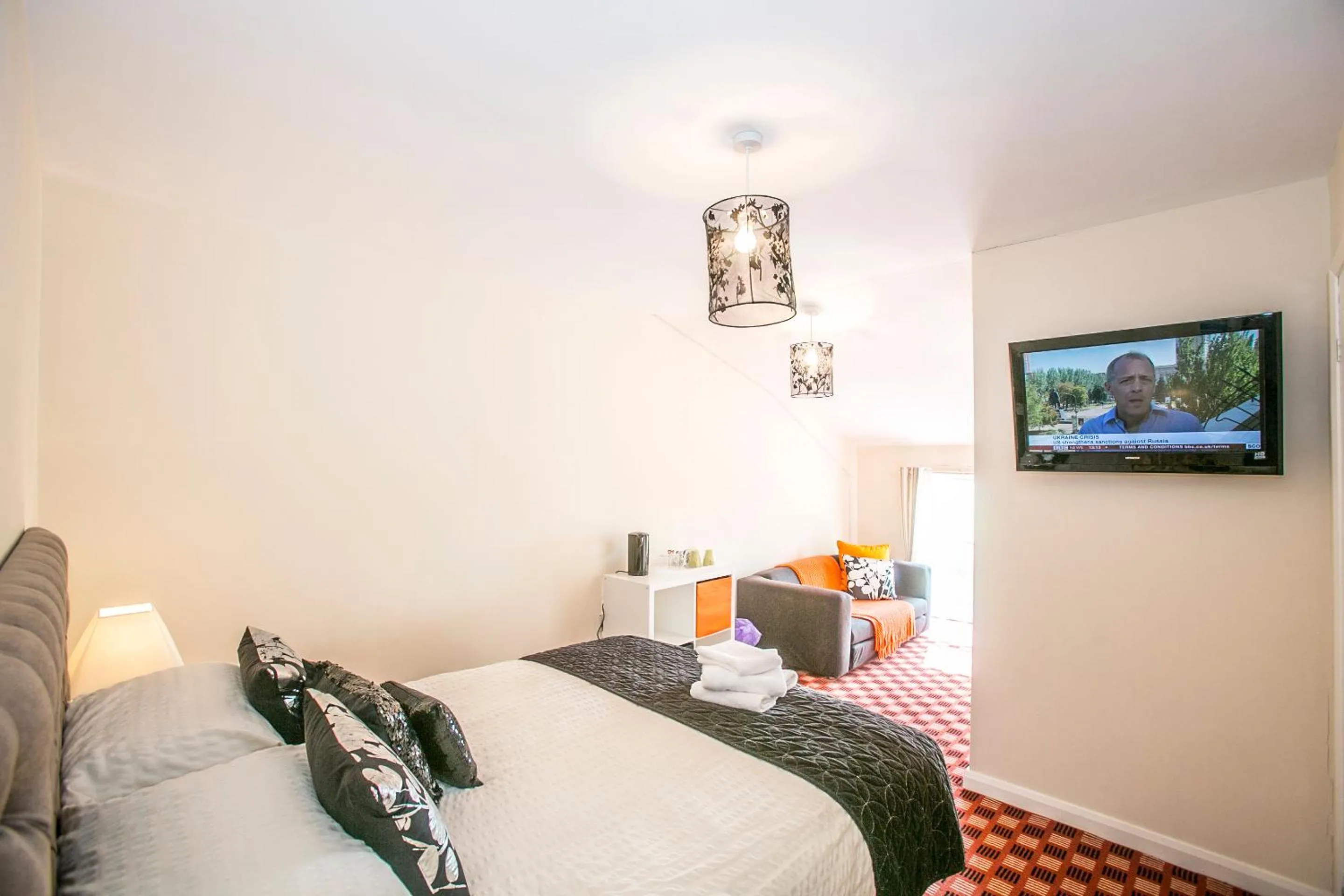 Photo of the whole room, Bed in The Brown Horse Hotel