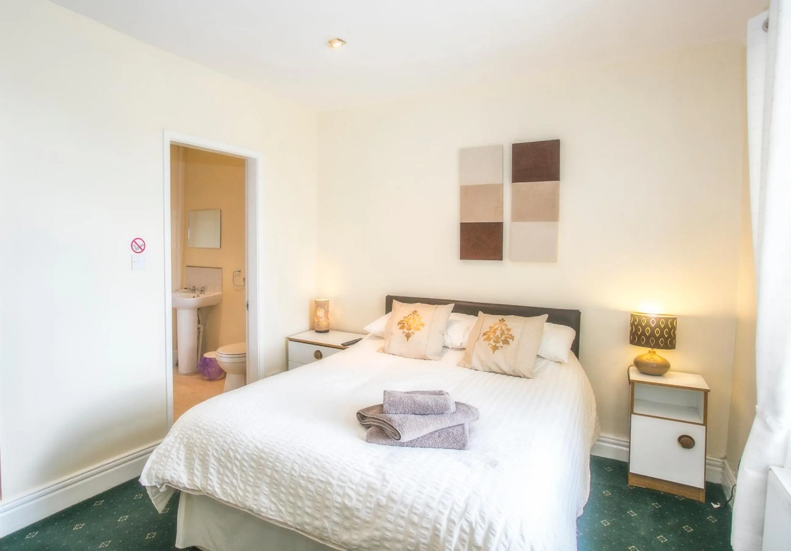 Bed in The Brown Horse Hotel