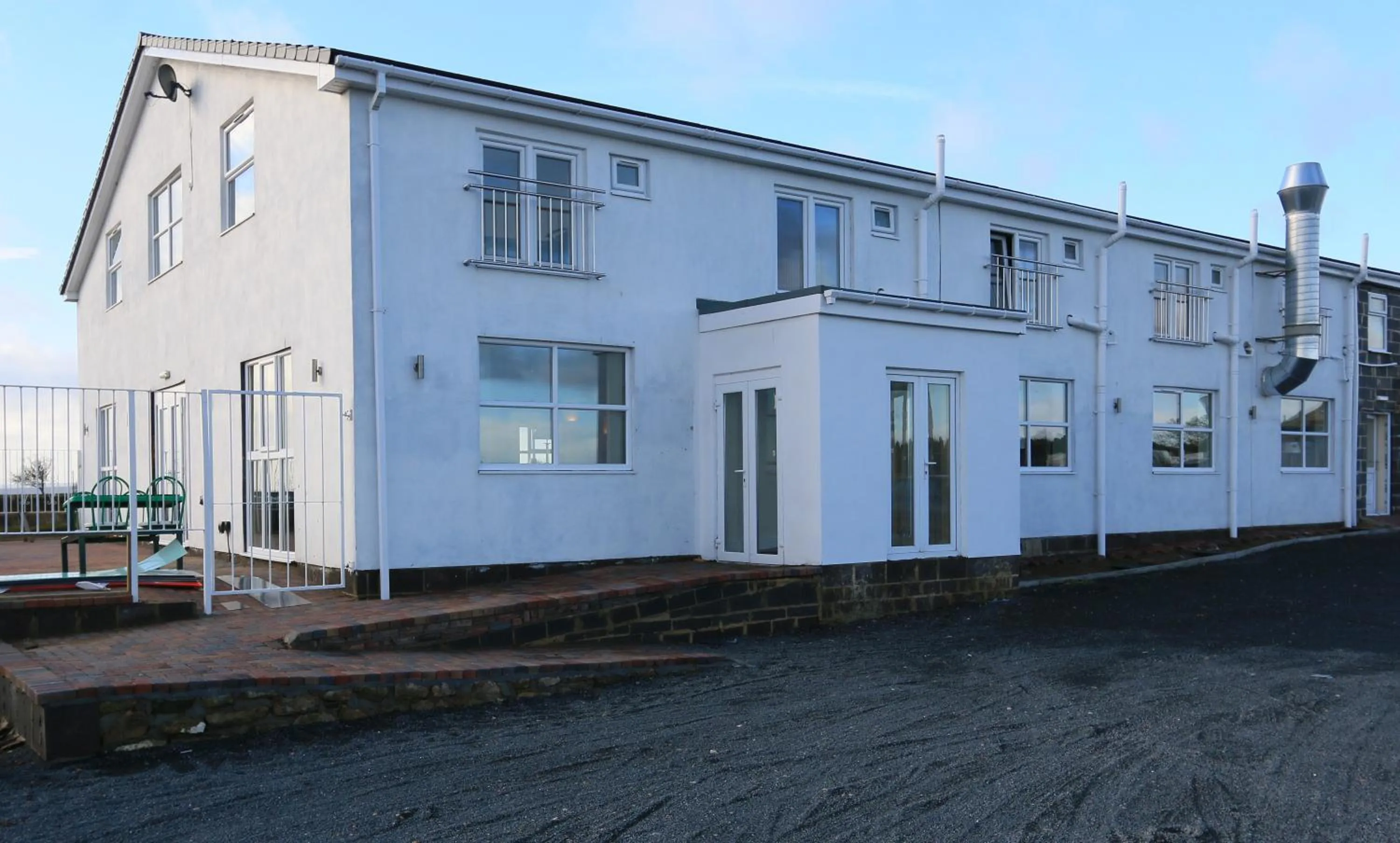 Facade/entrance in The Brown Horse Hotel