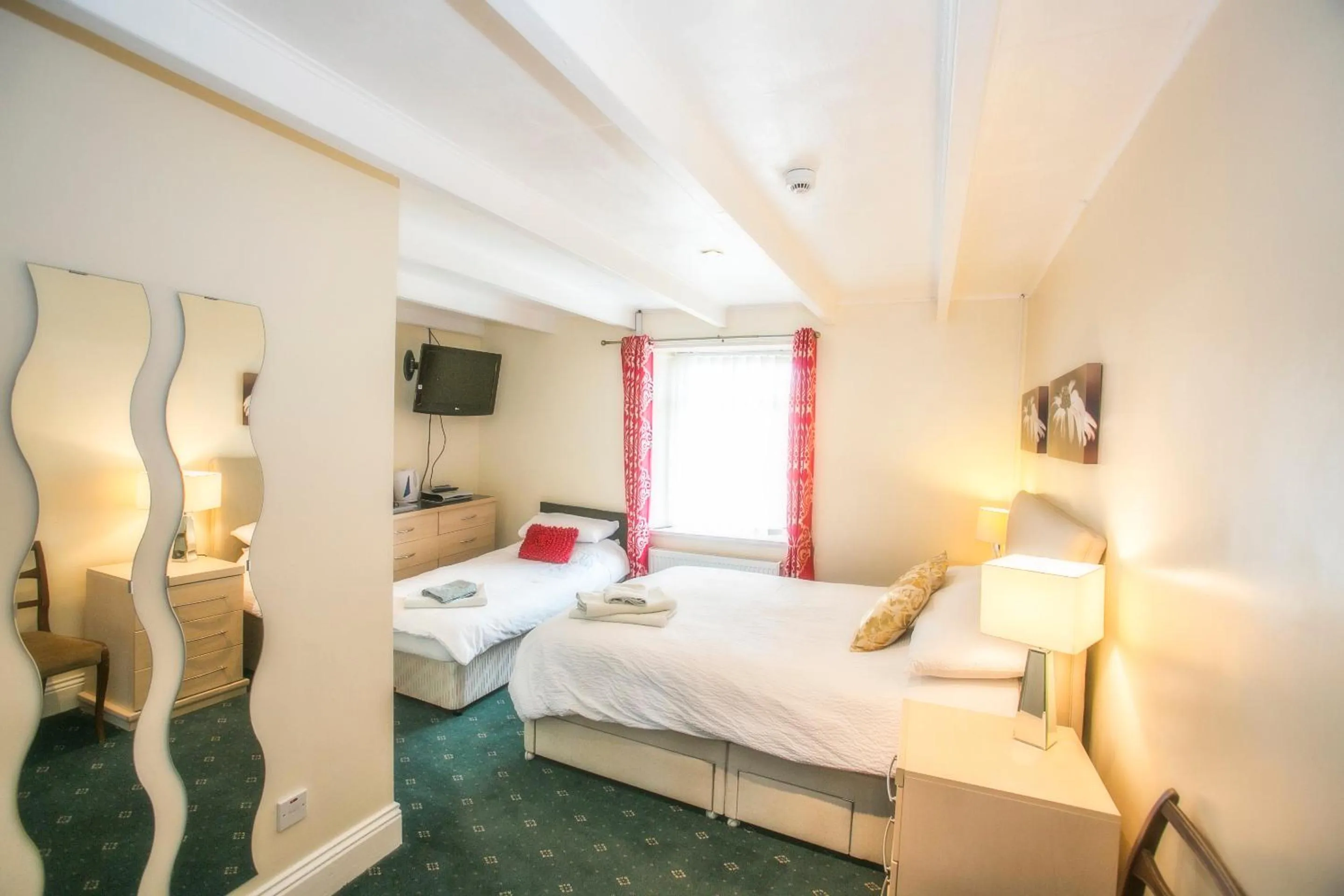 Photo of the whole room, Bed in The Brown Horse Hotel