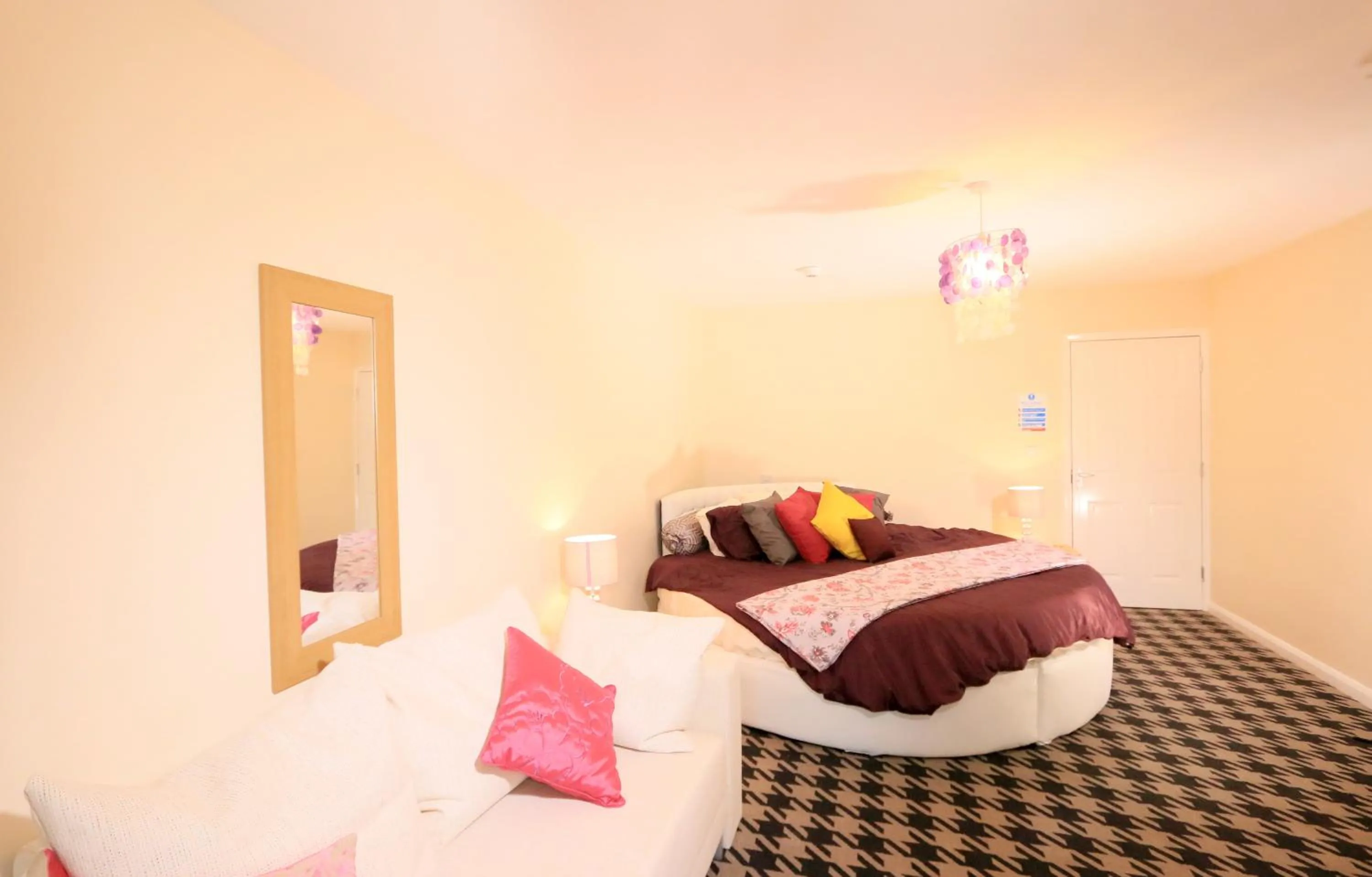 Photo of the whole room, Bed in The Brown Horse Hotel