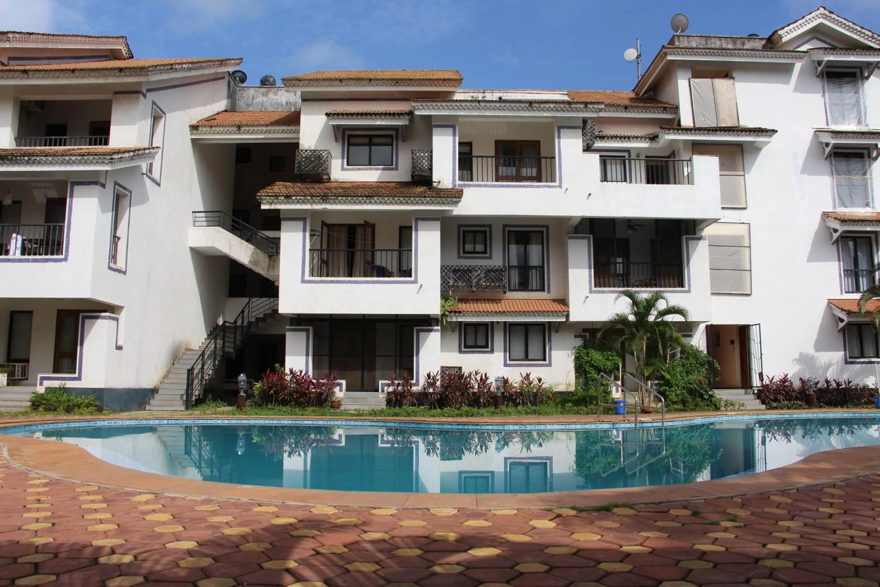 Property building in Riviera Hermitage