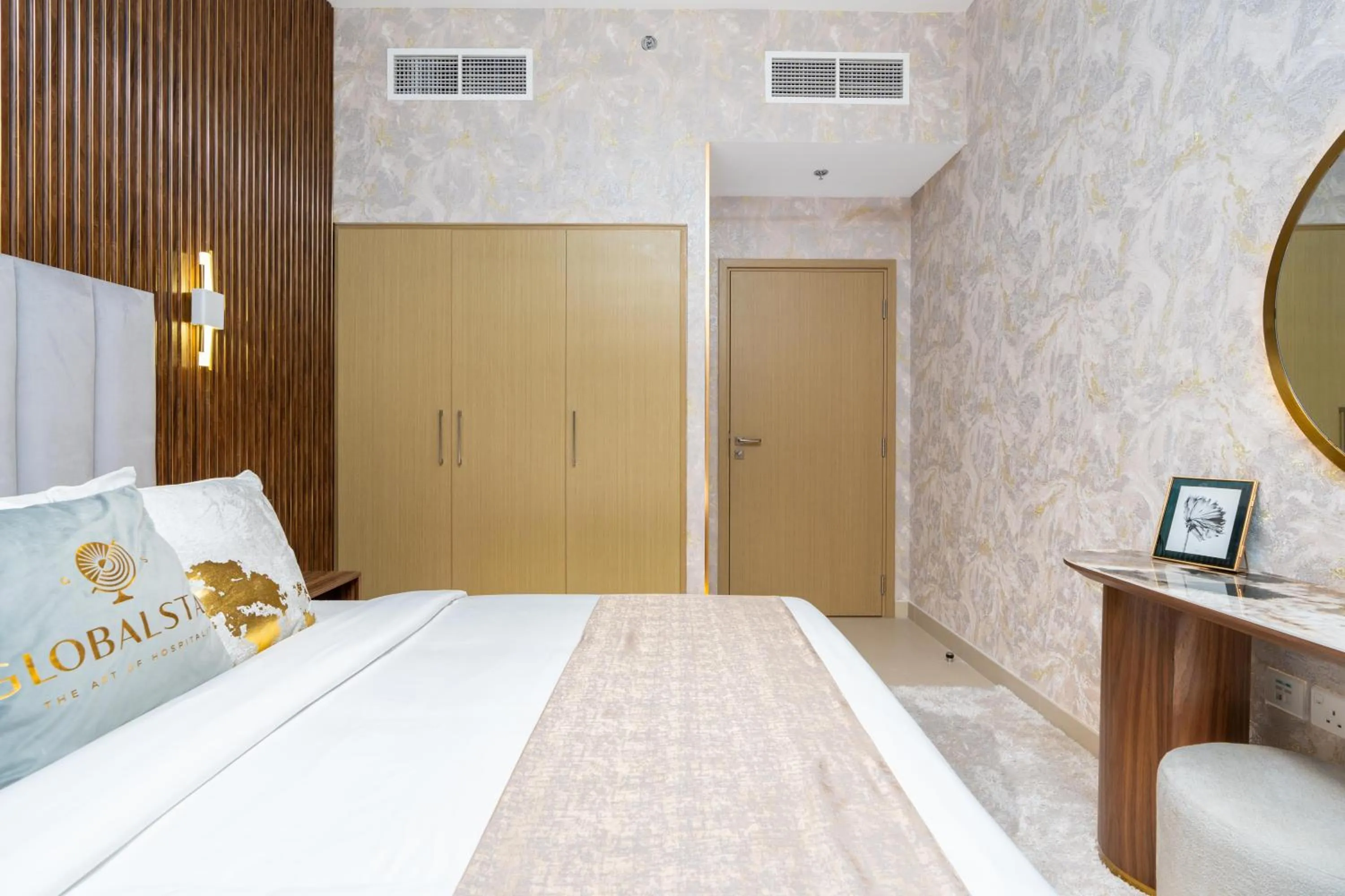 Bed in Globalstay Creek Horizon Modern Apartments