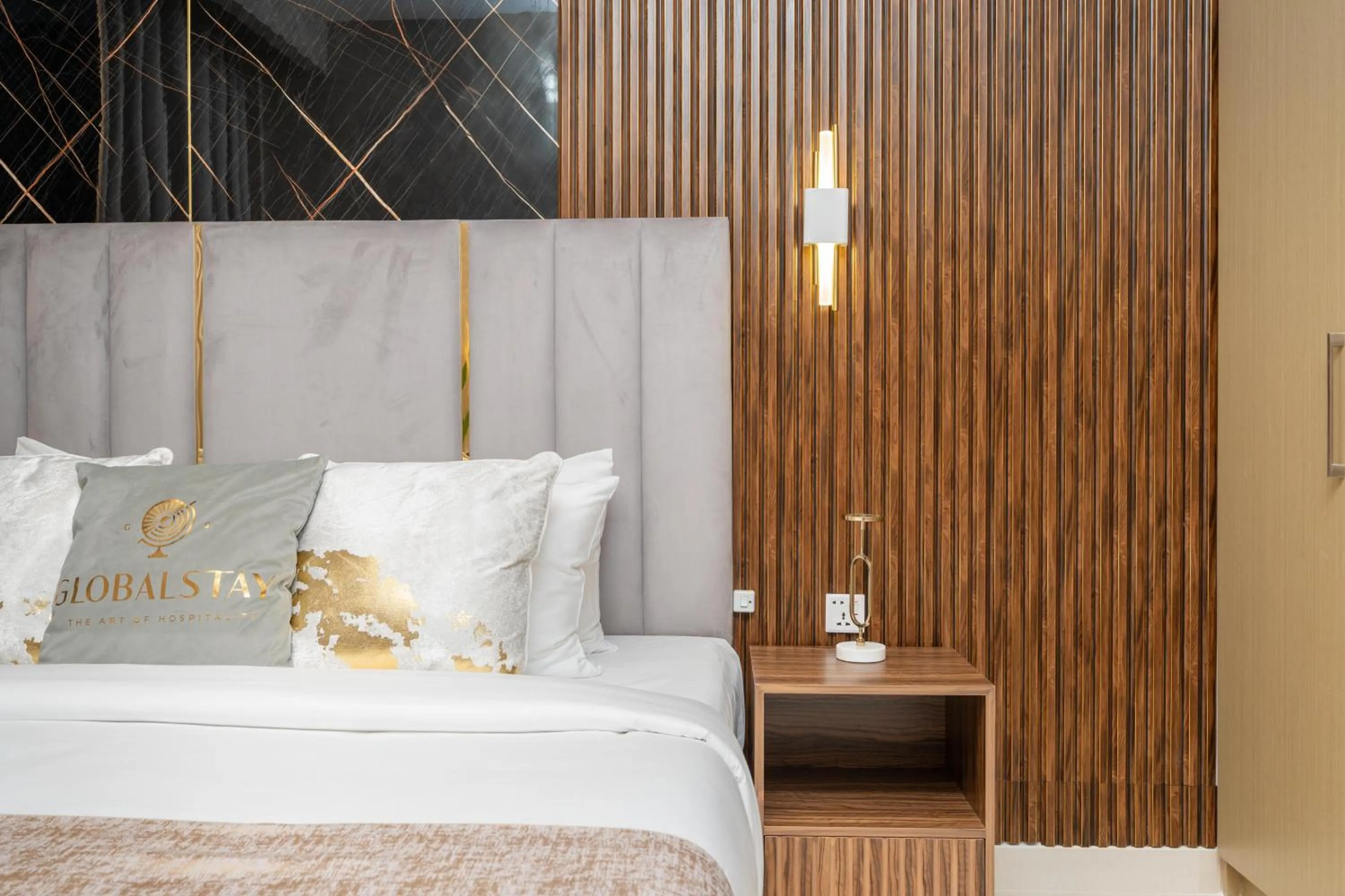 Bed in Globalstay Creek Horizon Modern Apartments