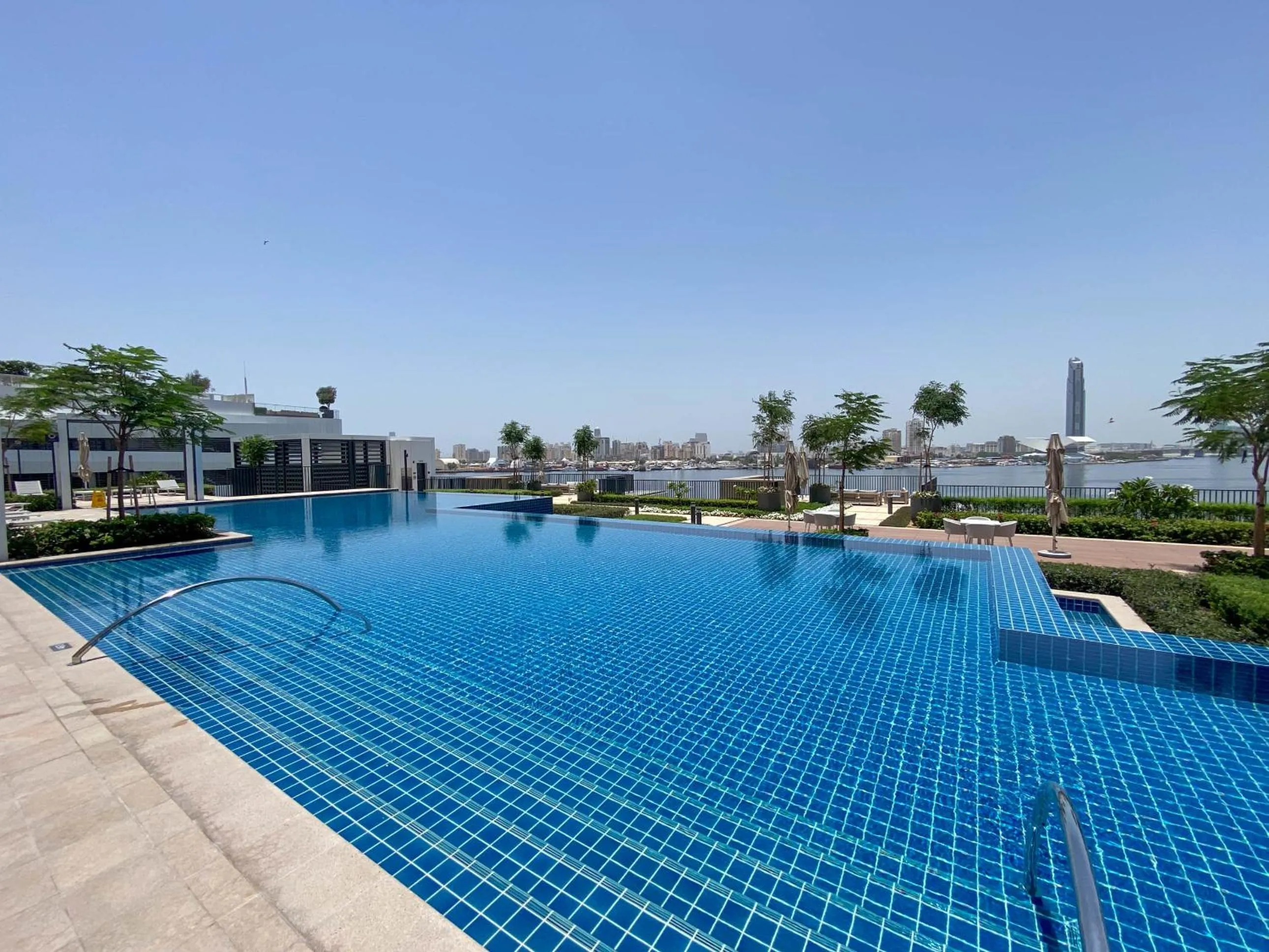 Day in Globalstay Creek Horizon Modern Apartments