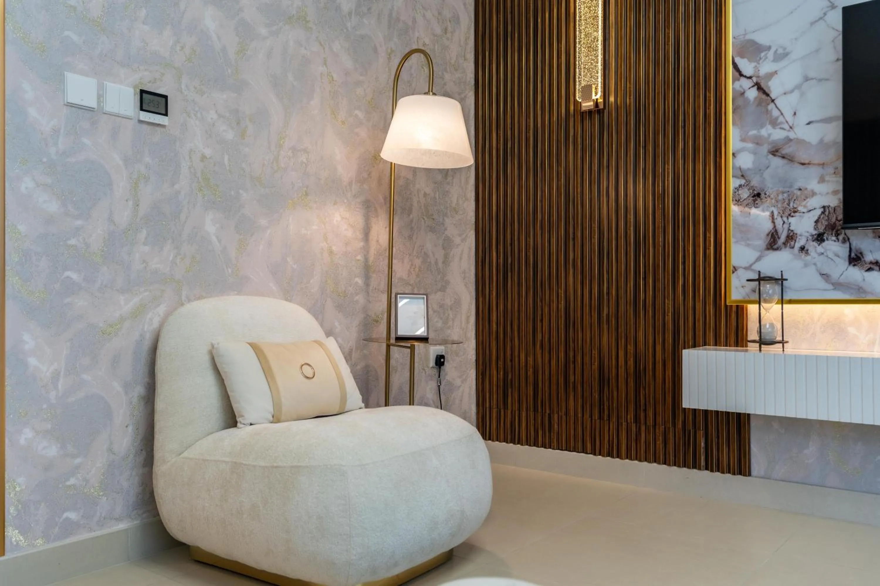 TV and multimedia in Globalstay Creek Horizon Modern Apartments