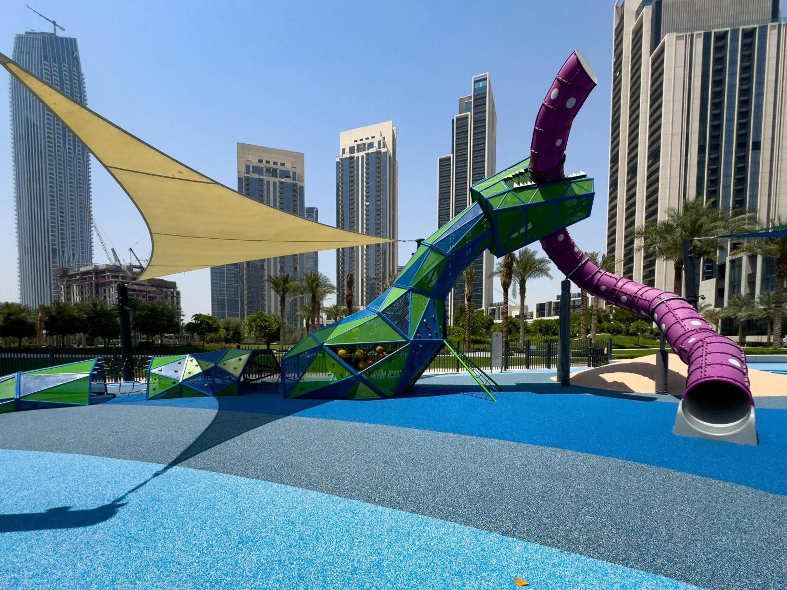 Day in Globalstay Creek Horizon Modern Apartments