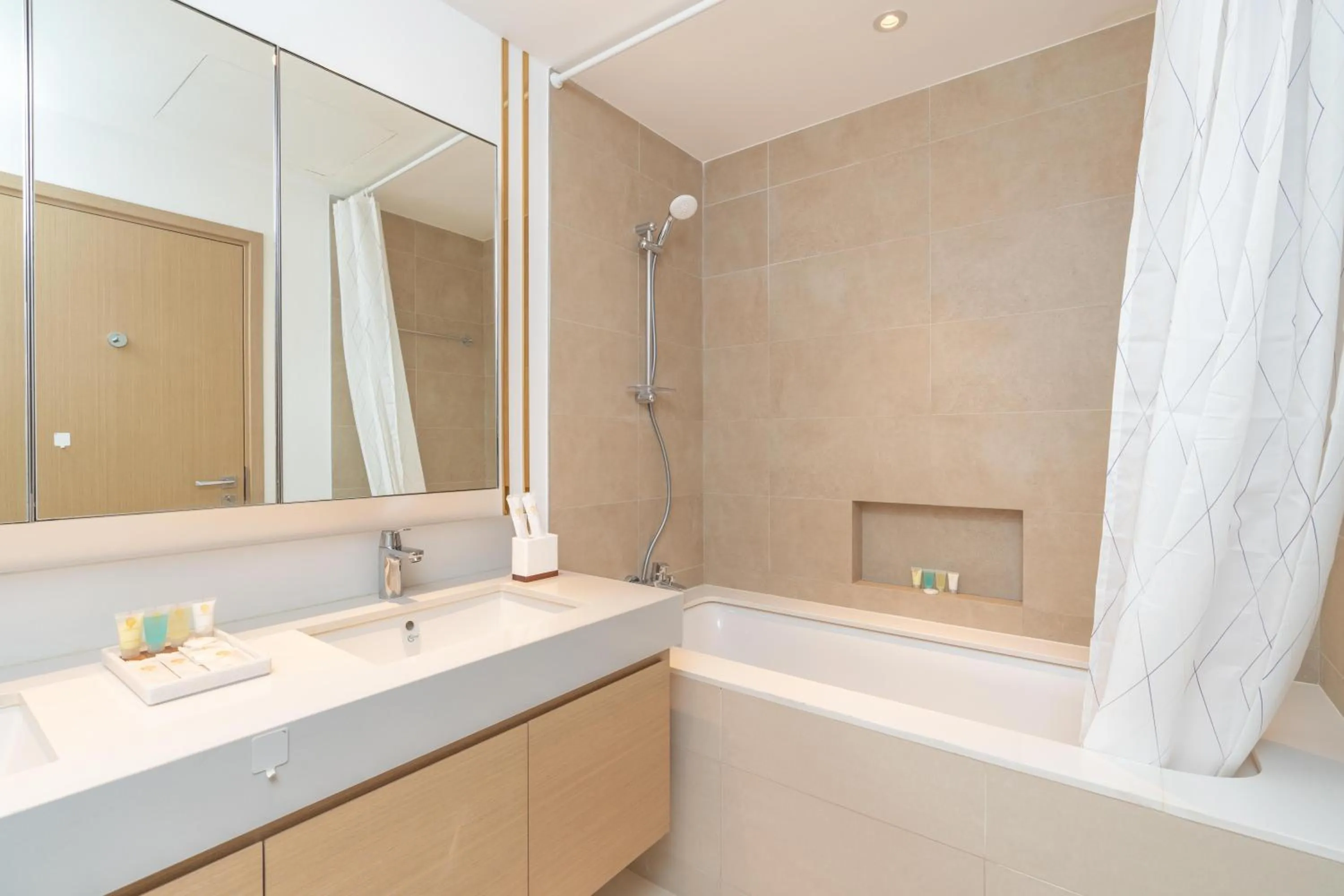 Shower in Globalstay Creek Horizon Modern Apartments