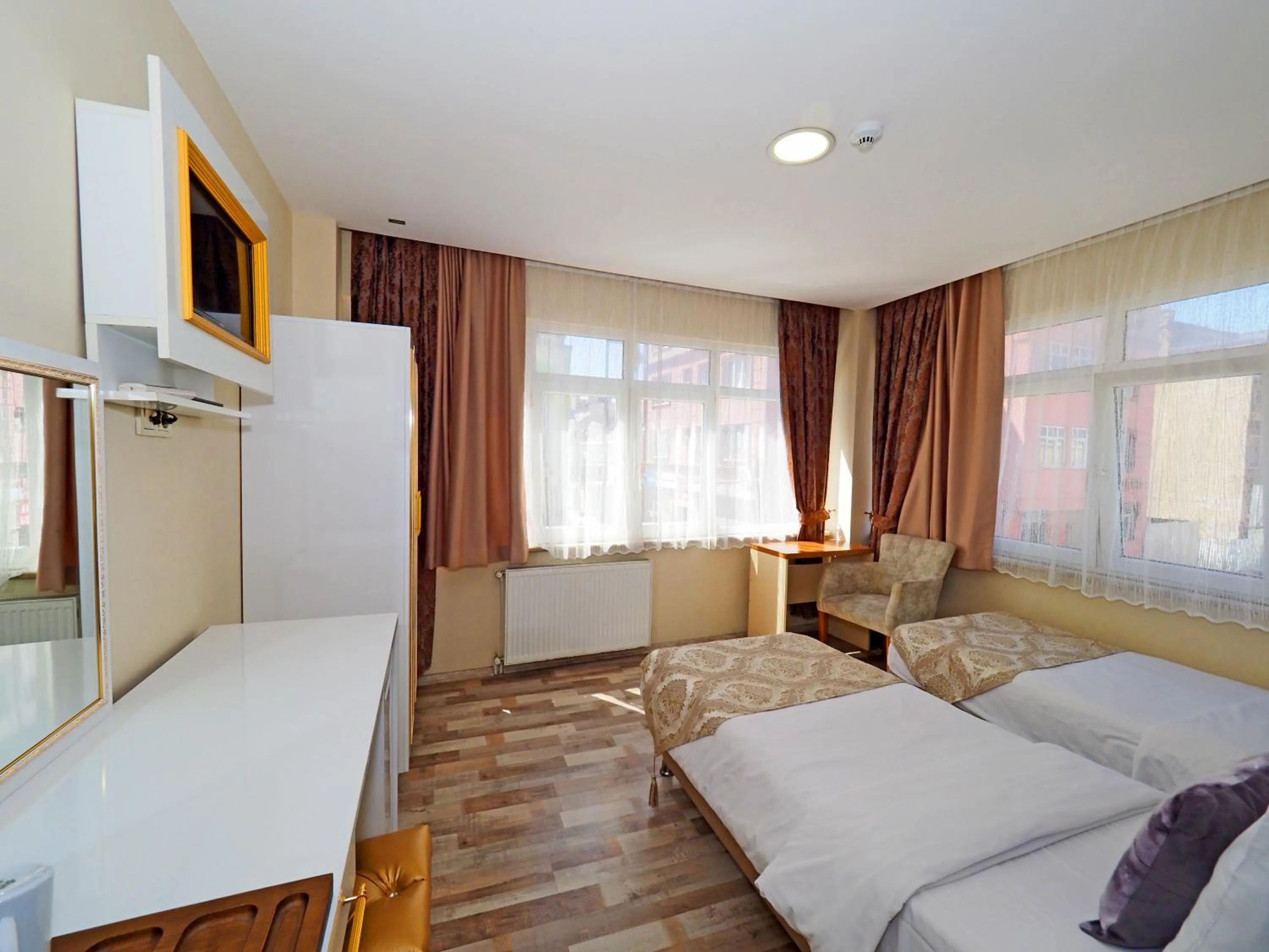 Photo of the whole room in Nagehan Hotel Old City