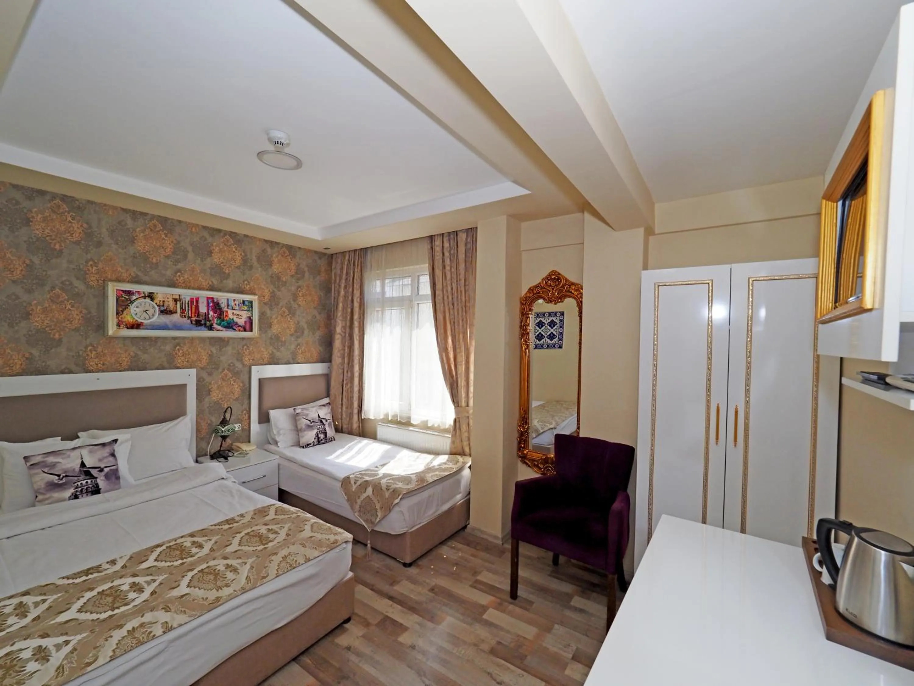 Photo of the whole room in Nagehan Hotel Old City