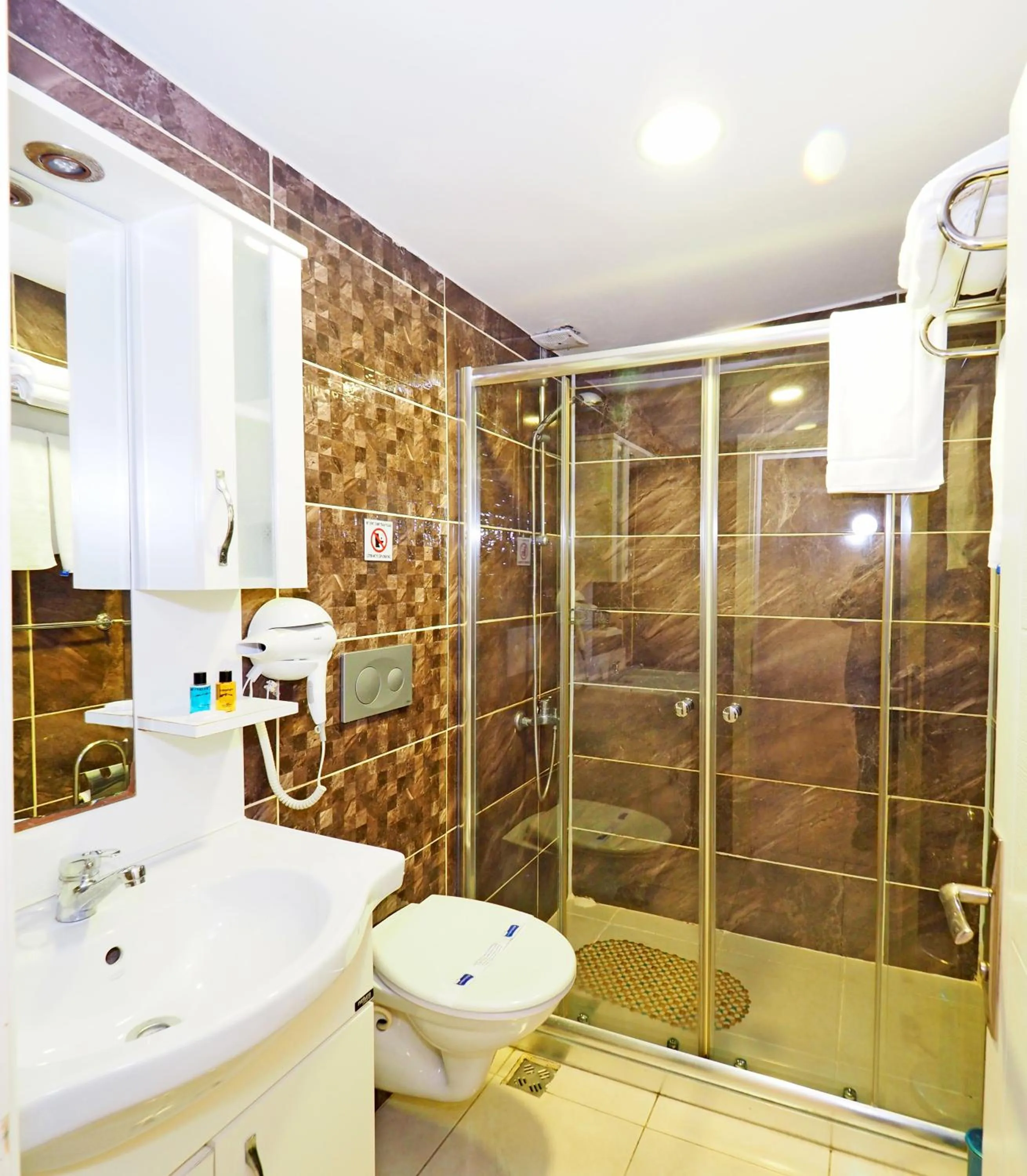 Shower in Nagehan Hotel Old City