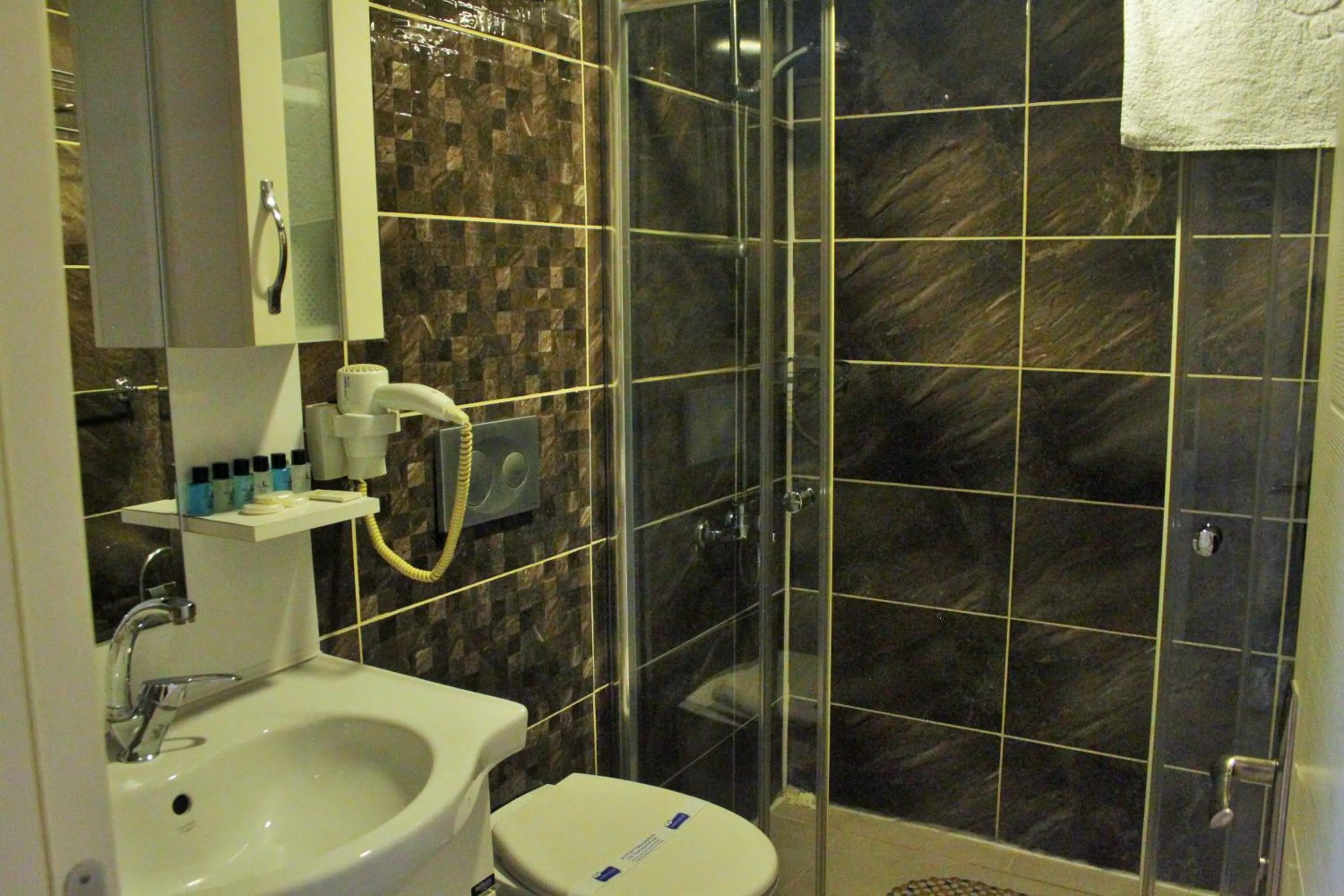 Shower in Nagehan Hotel Old City