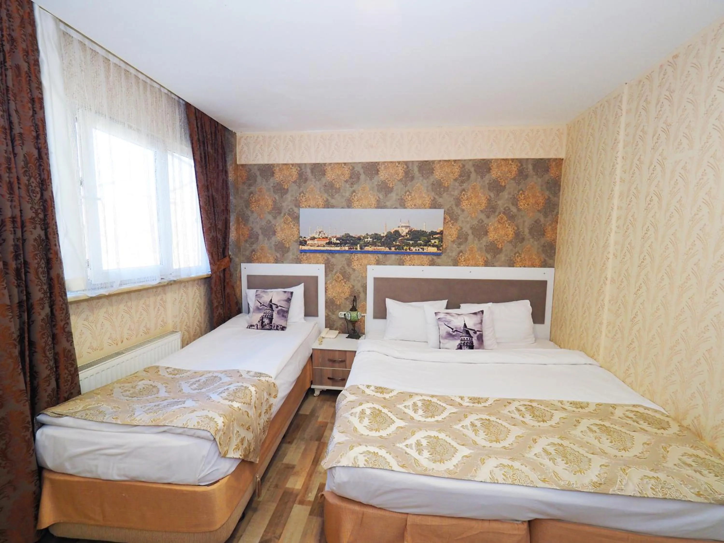 Photo of the whole room in Nagehan Hotel Old City