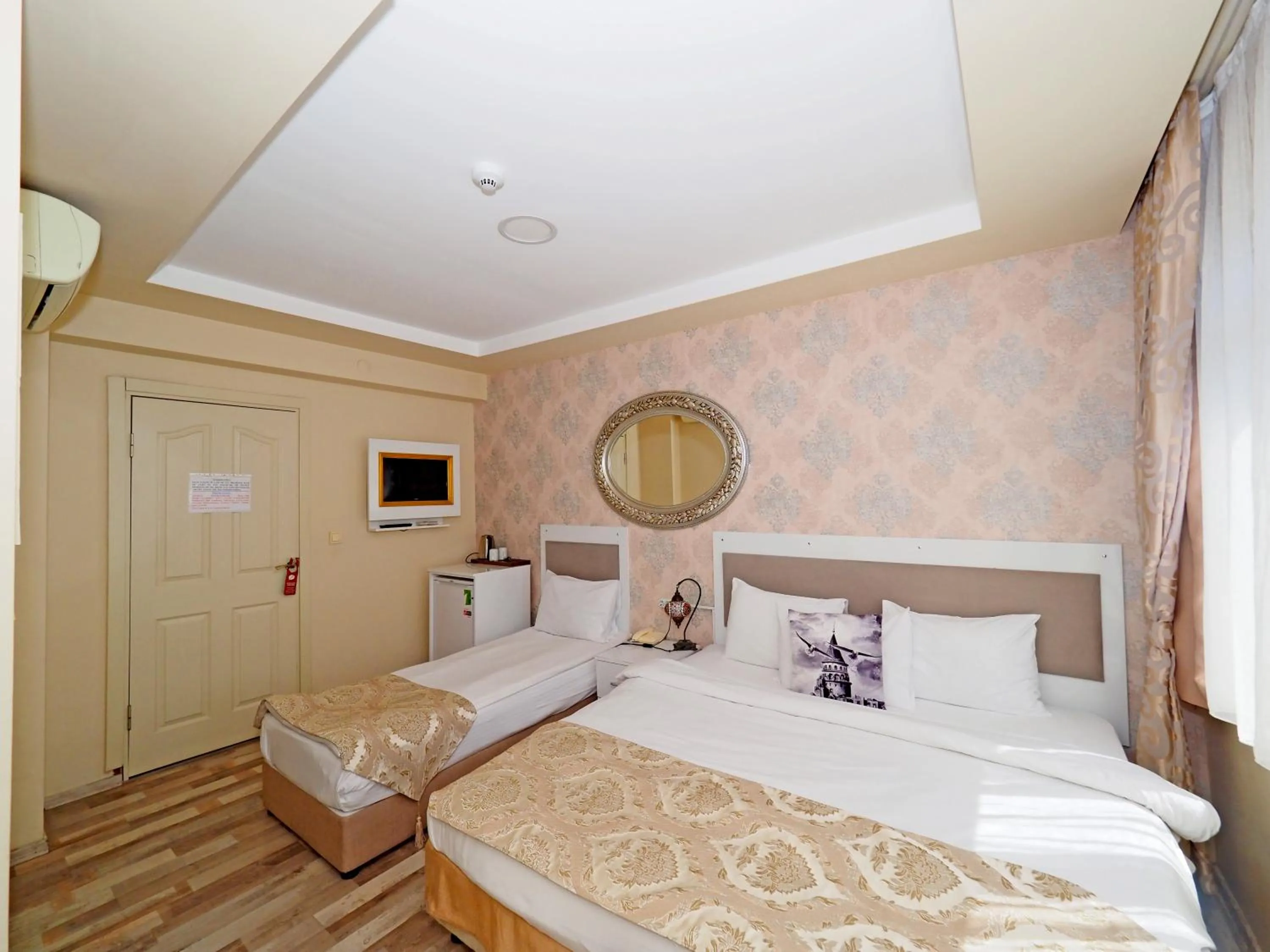 Photo of the whole room in Nagehan Hotel Old City