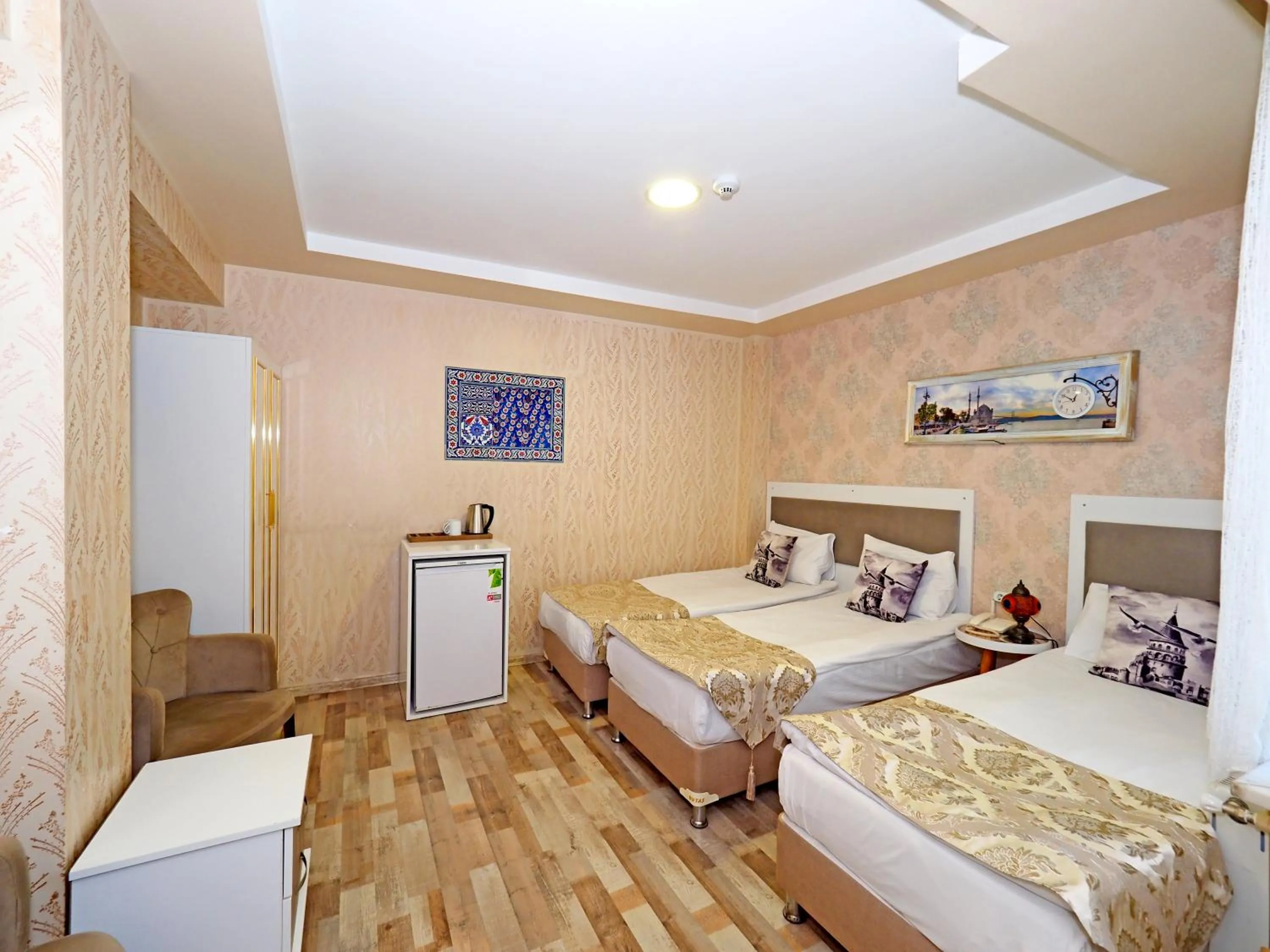 Photo of the whole room in Nagehan Hotel Old City