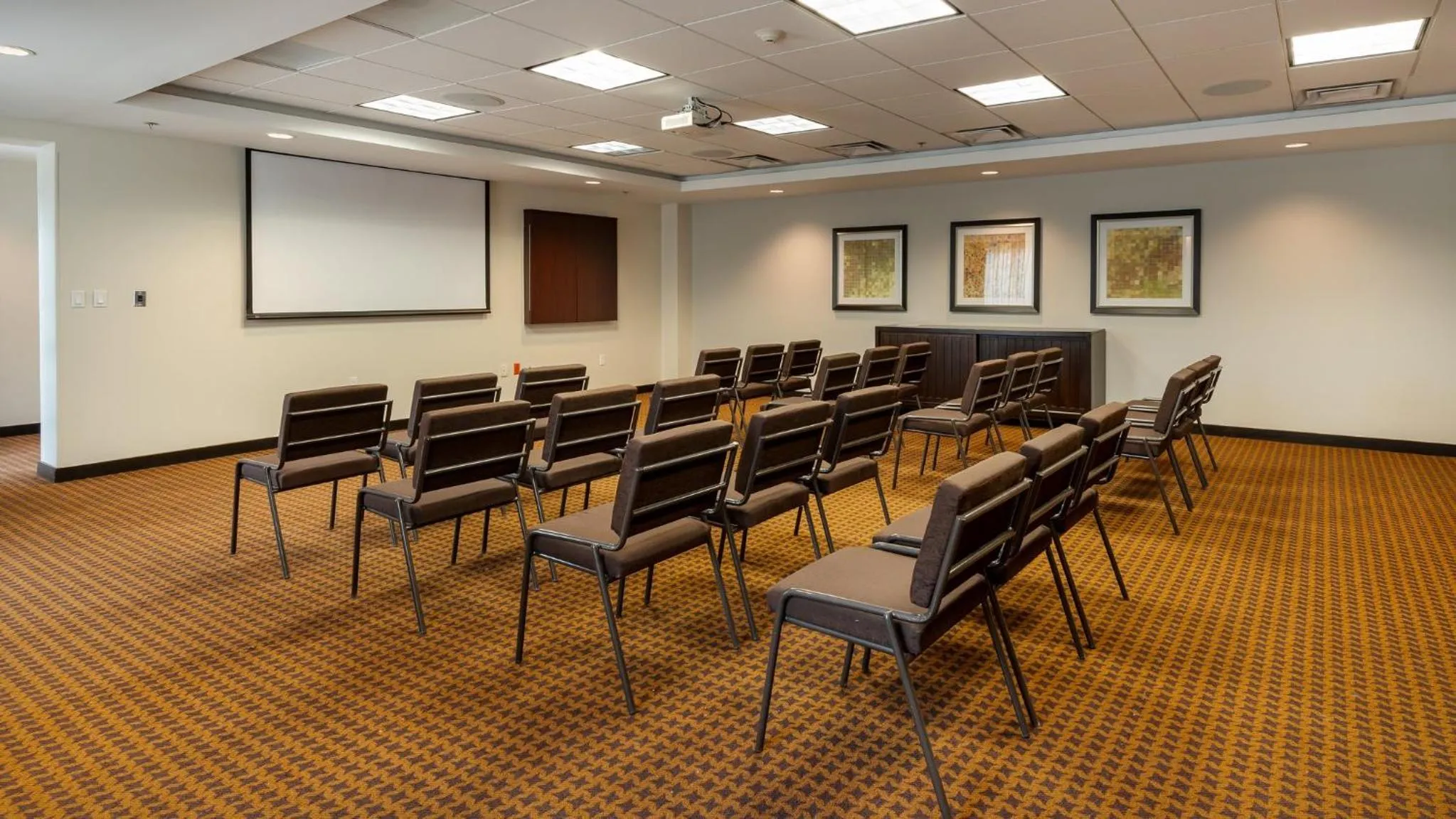 Meeting/conference room in Staybridge Suites Chihuahua by IHG