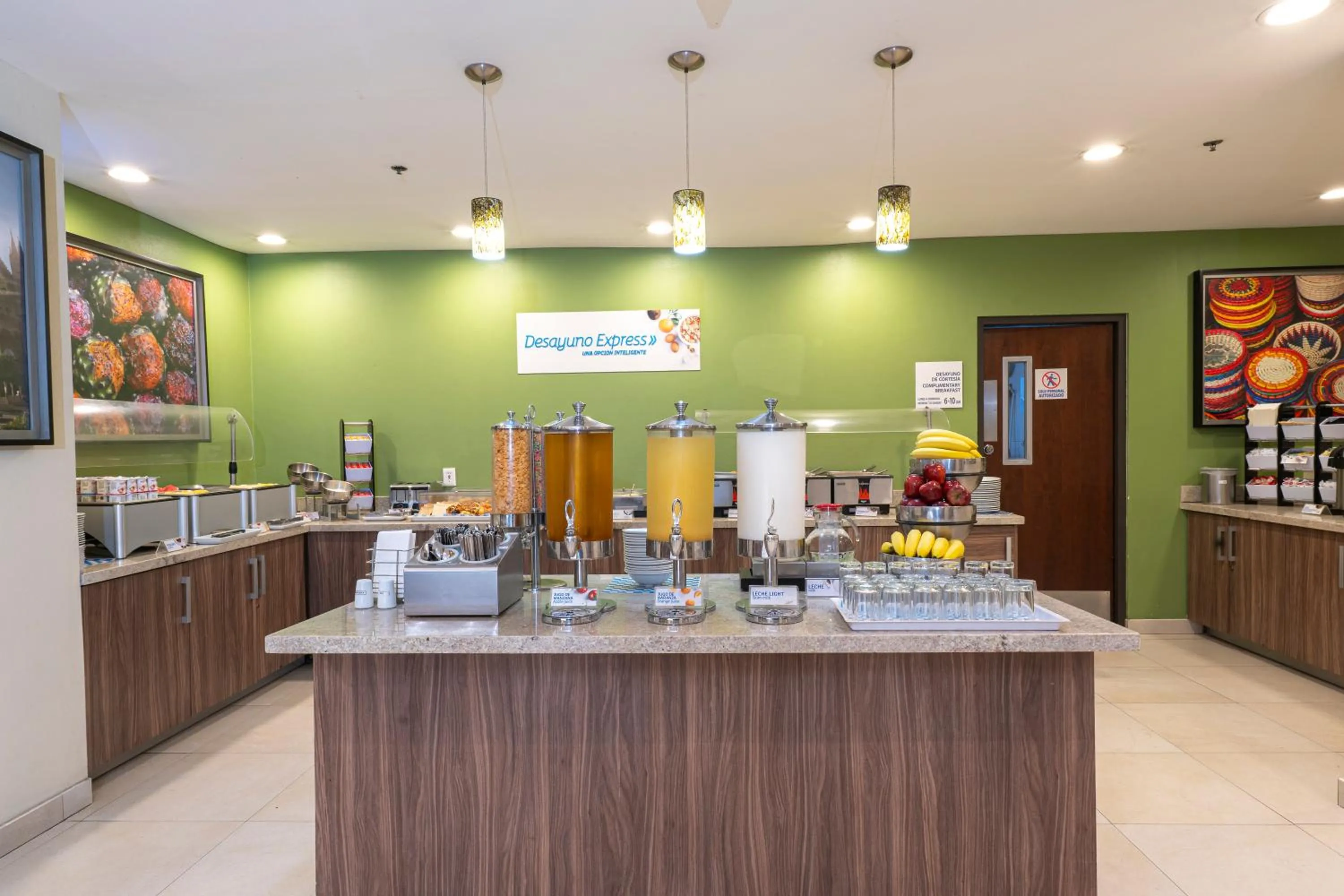 Breakfast in Holiday Inn Express Guadalajara Aeropuerto by IHG