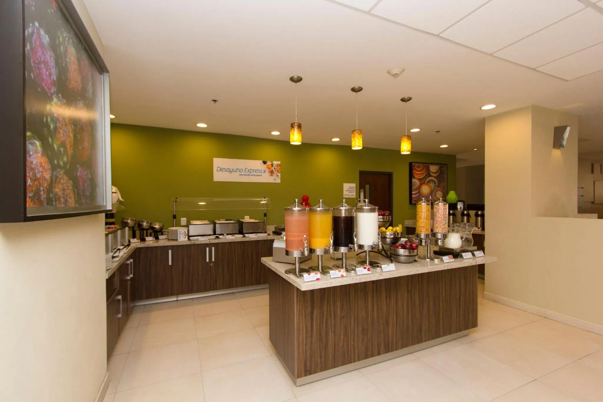 Breakfast in Holiday Inn Express Guadalajara Aeropuerto by IHG