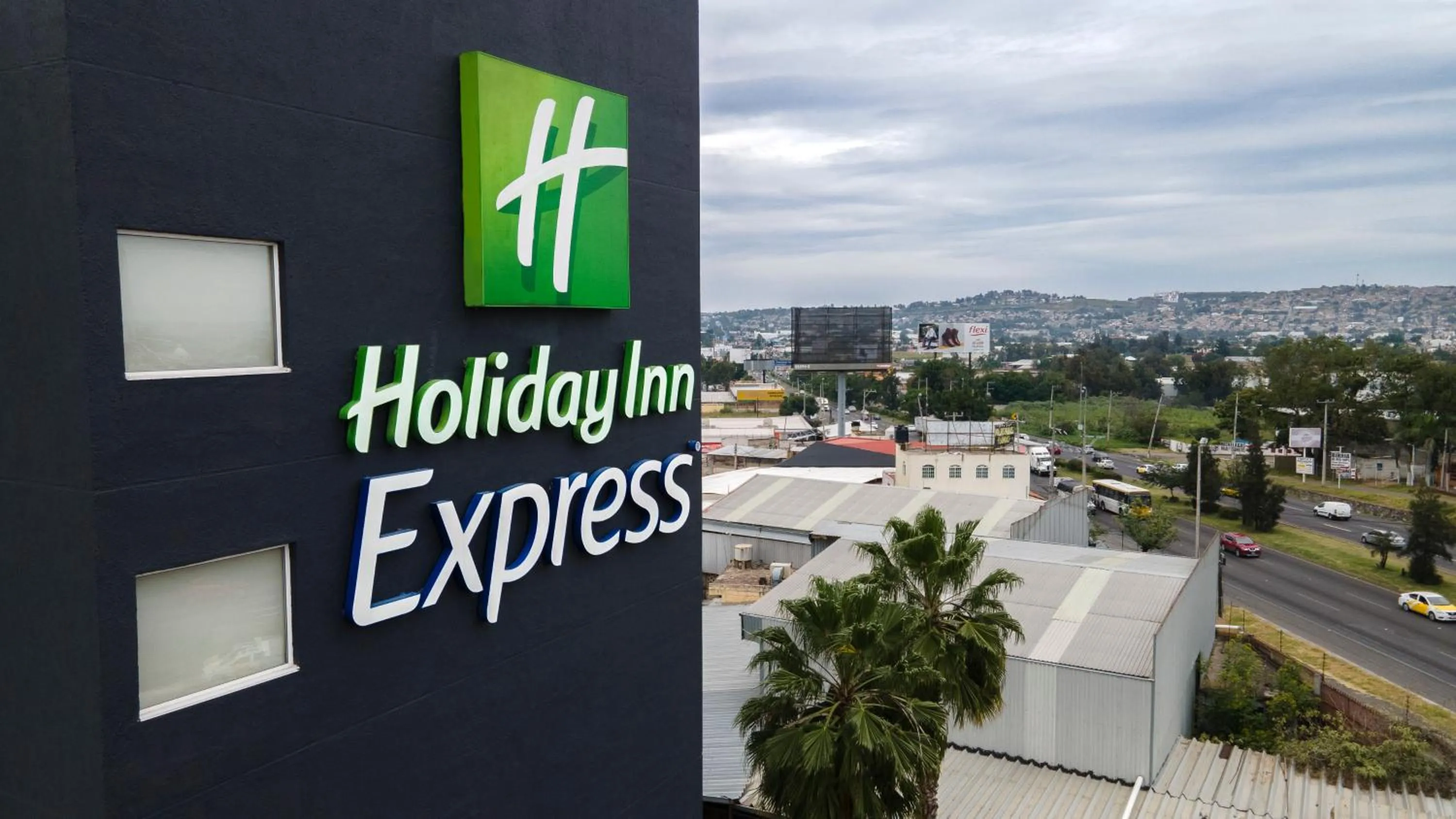 Facade/entrance in Holiday Inn Express Guadalajara Aeropuerto by IHG