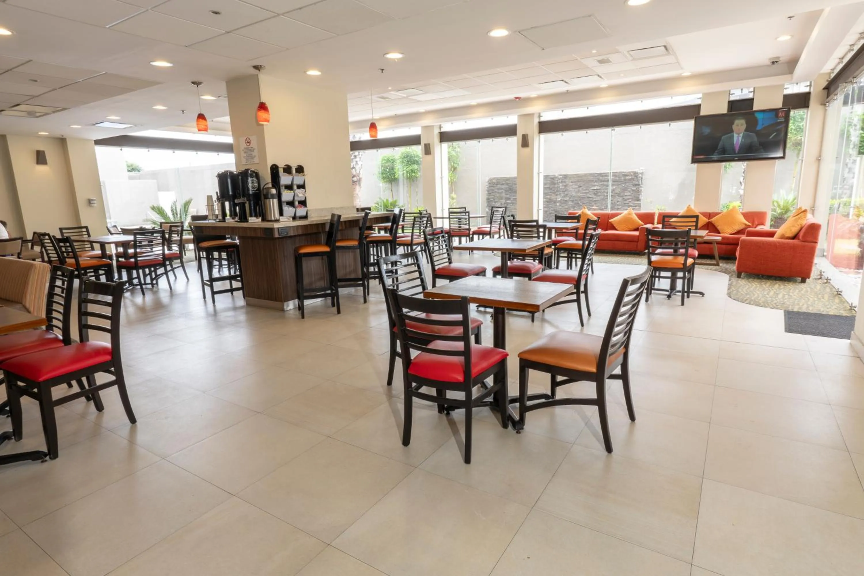 Breakfast in Holiday Inn Express Guadalajara Aeropuerto by IHG