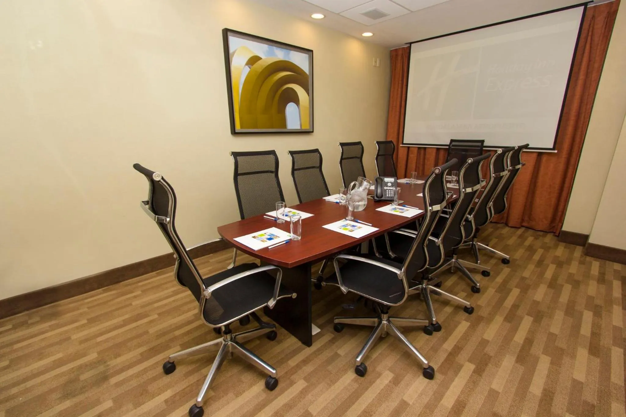 Meeting/conference room in Holiday Inn Express Guadalajara Aeropuerto by IHG