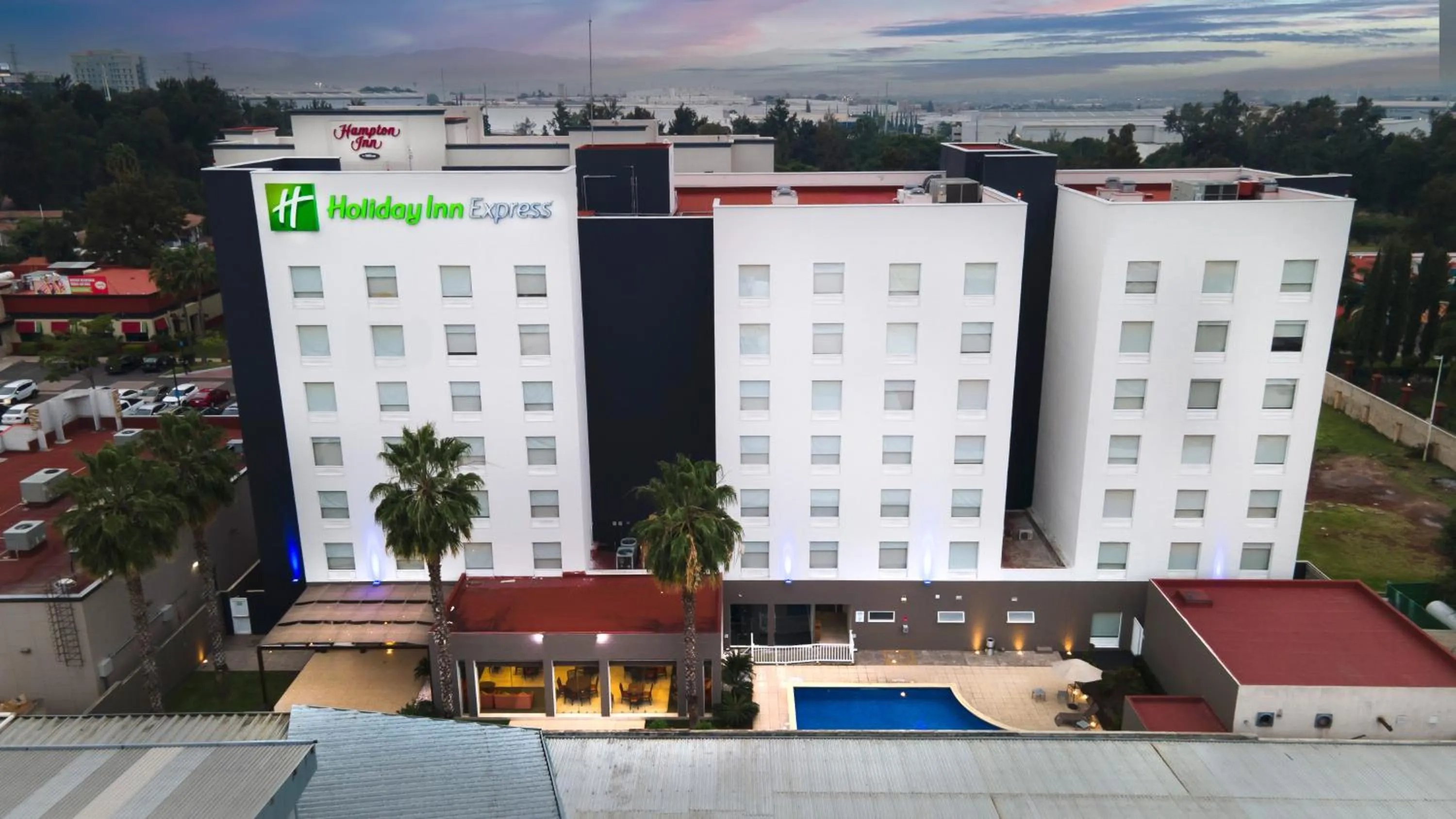 Property building in Holiday Inn Express Guadalajara Aeropuerto by IHG