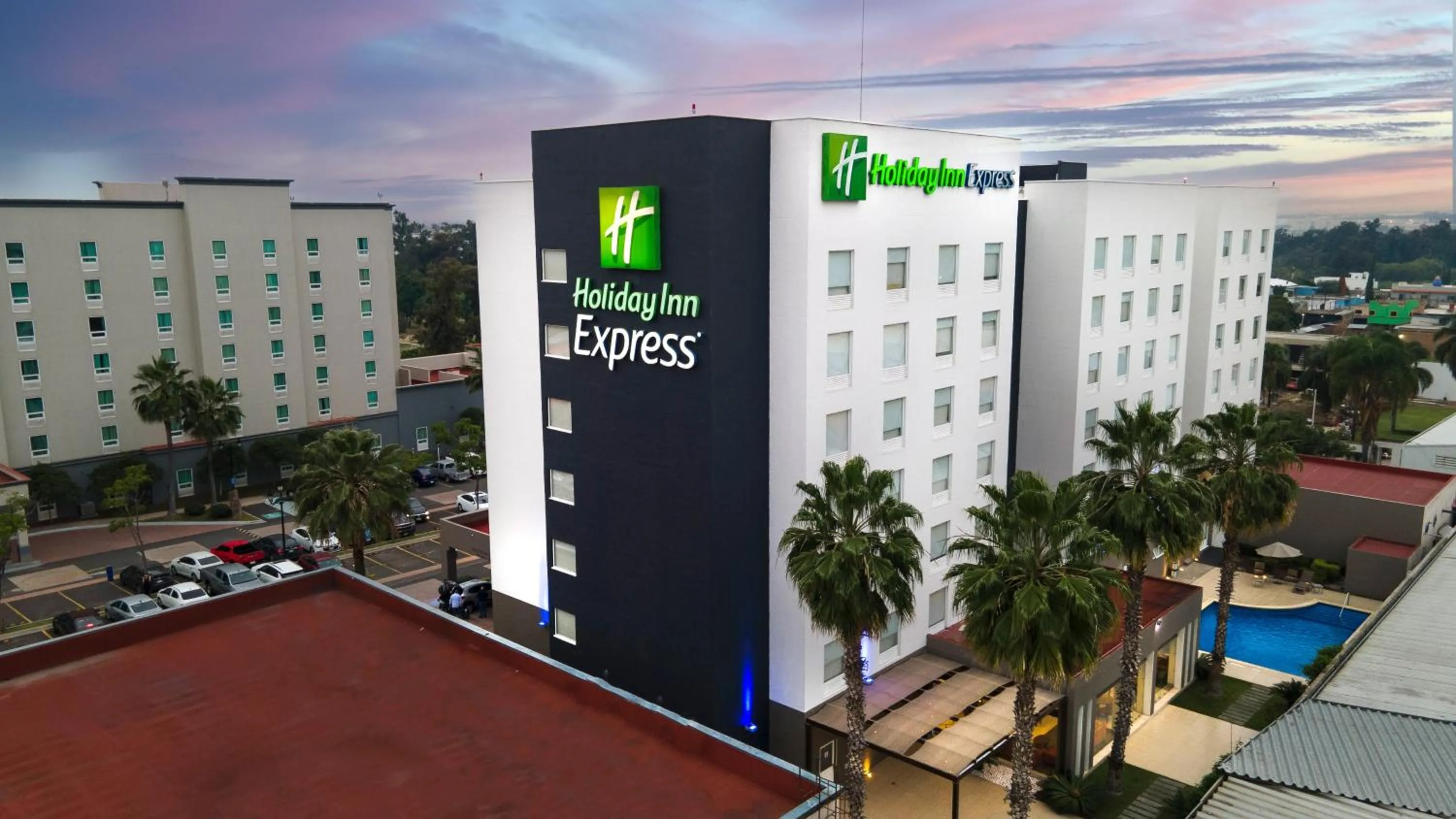 Property logo or sign in Holiday Inn Express Guadalajara Aeropuerto by IHG