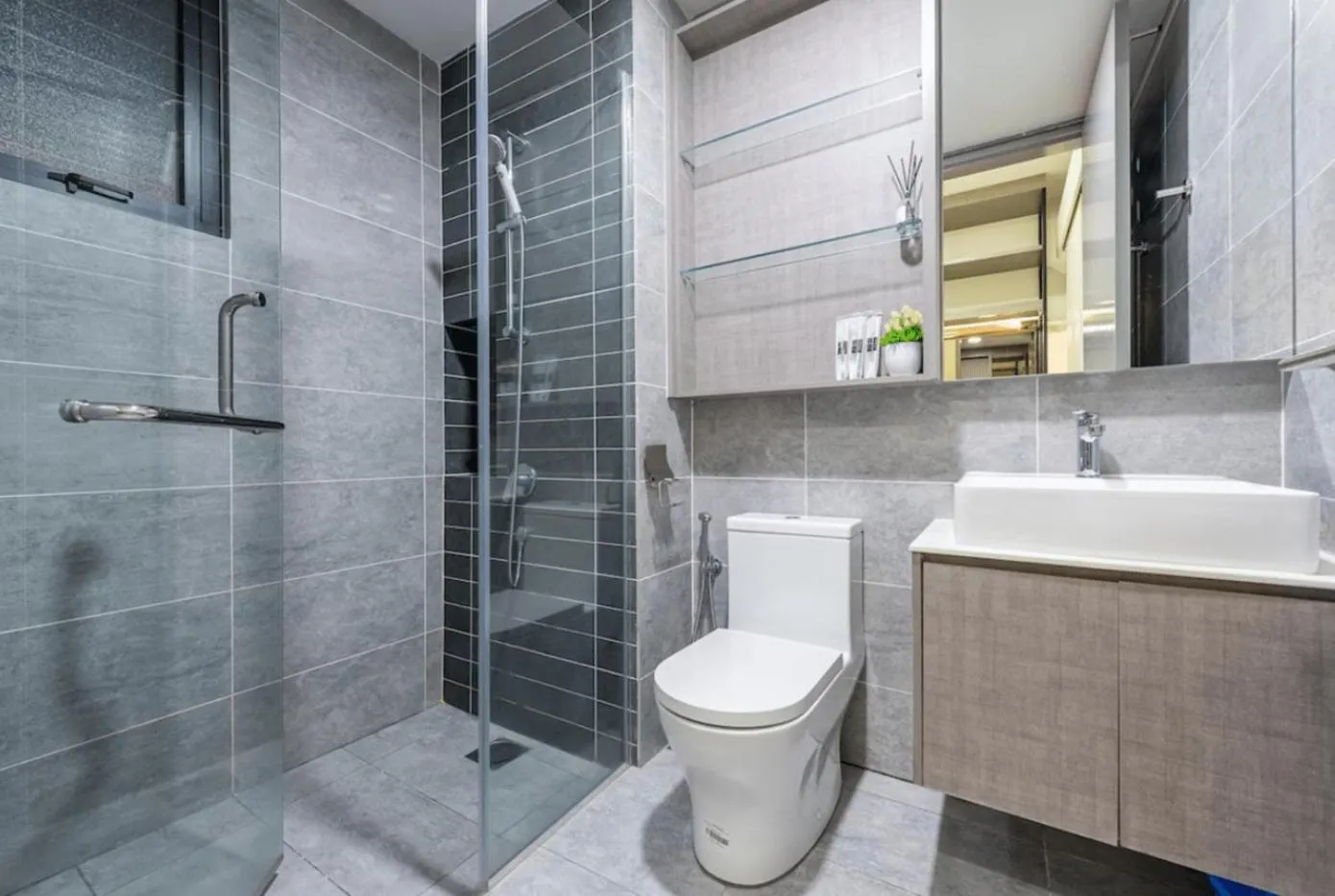 Shower in Millerz Square Old Klang Road