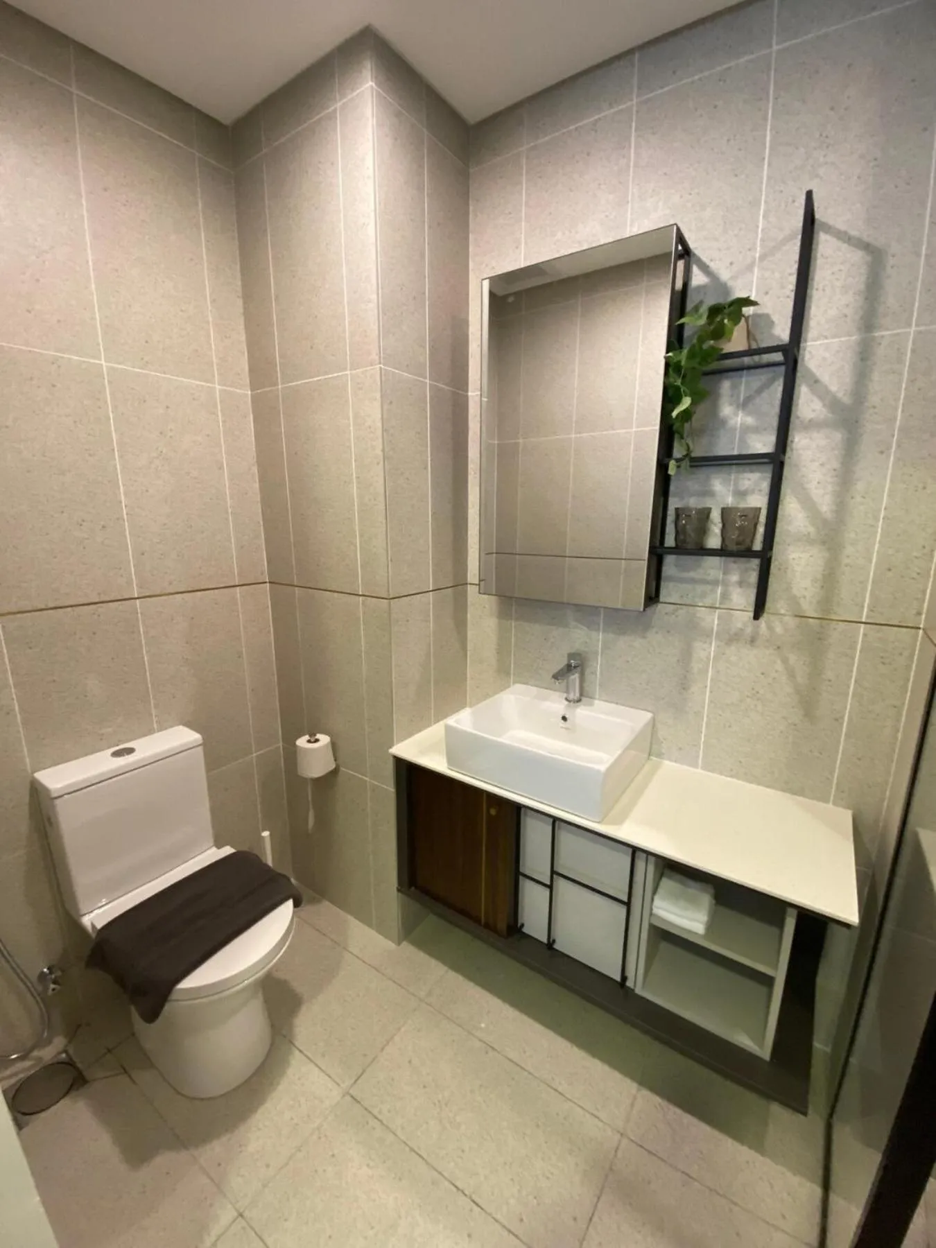 Shower in Millerz Square Old Klang Road