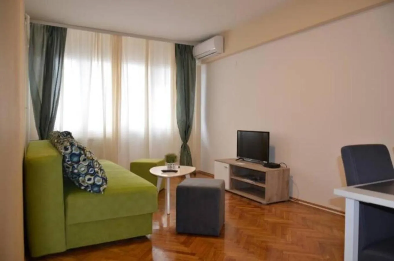 Communal lounge/ TV room in Apartments Sat