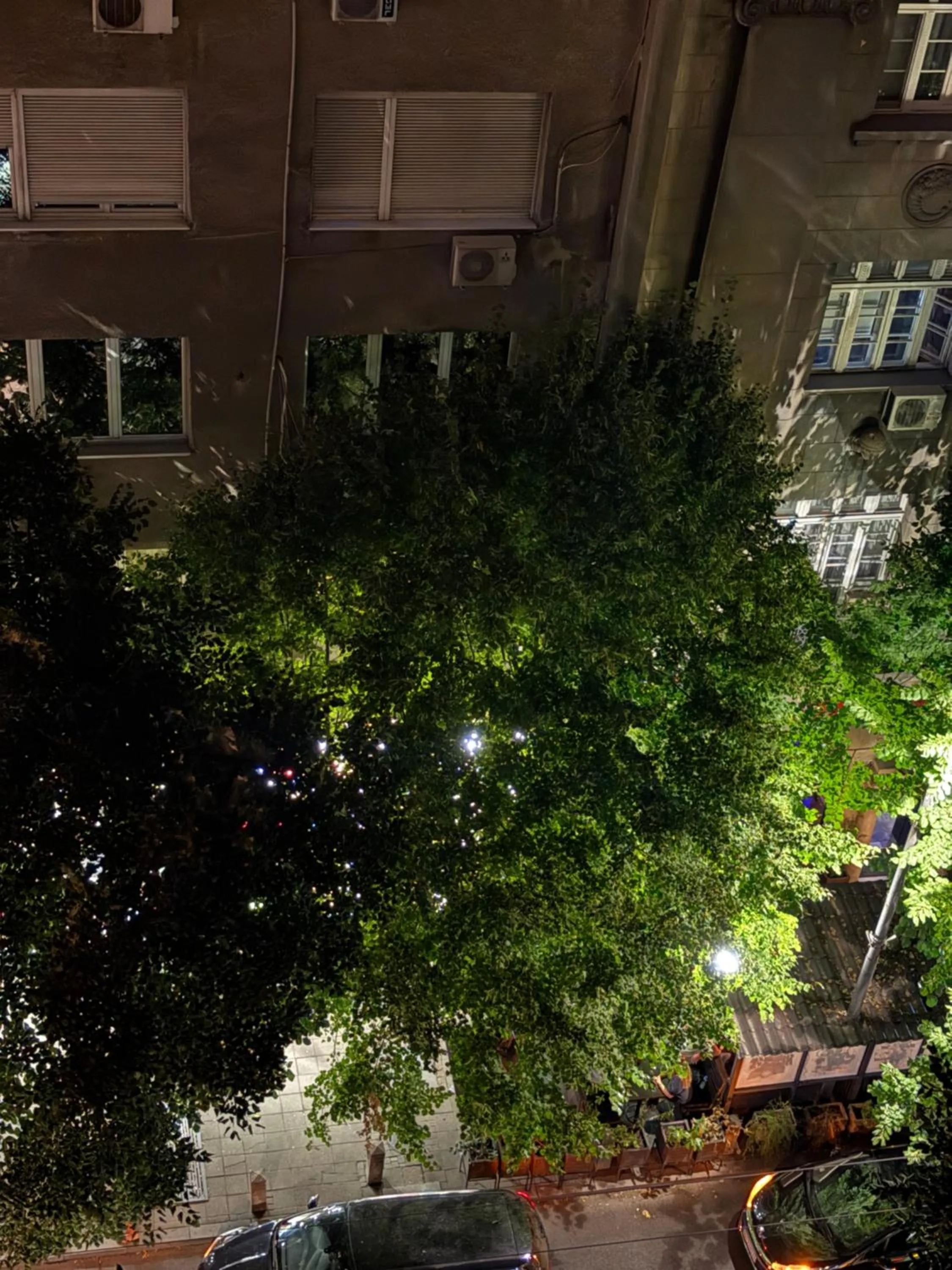 Night in Apartments Sat