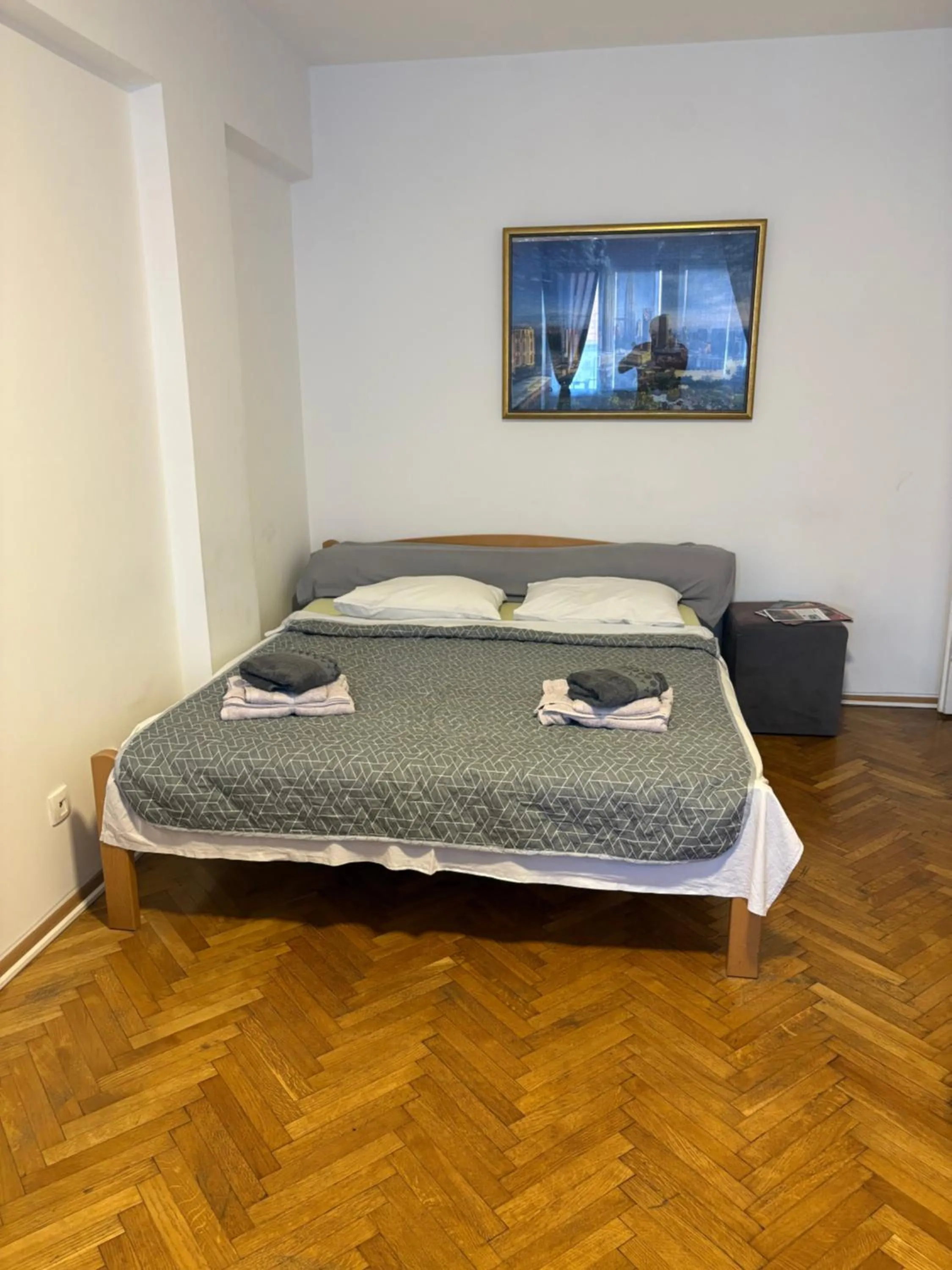 Bedroom, Bed in Apartments Sat