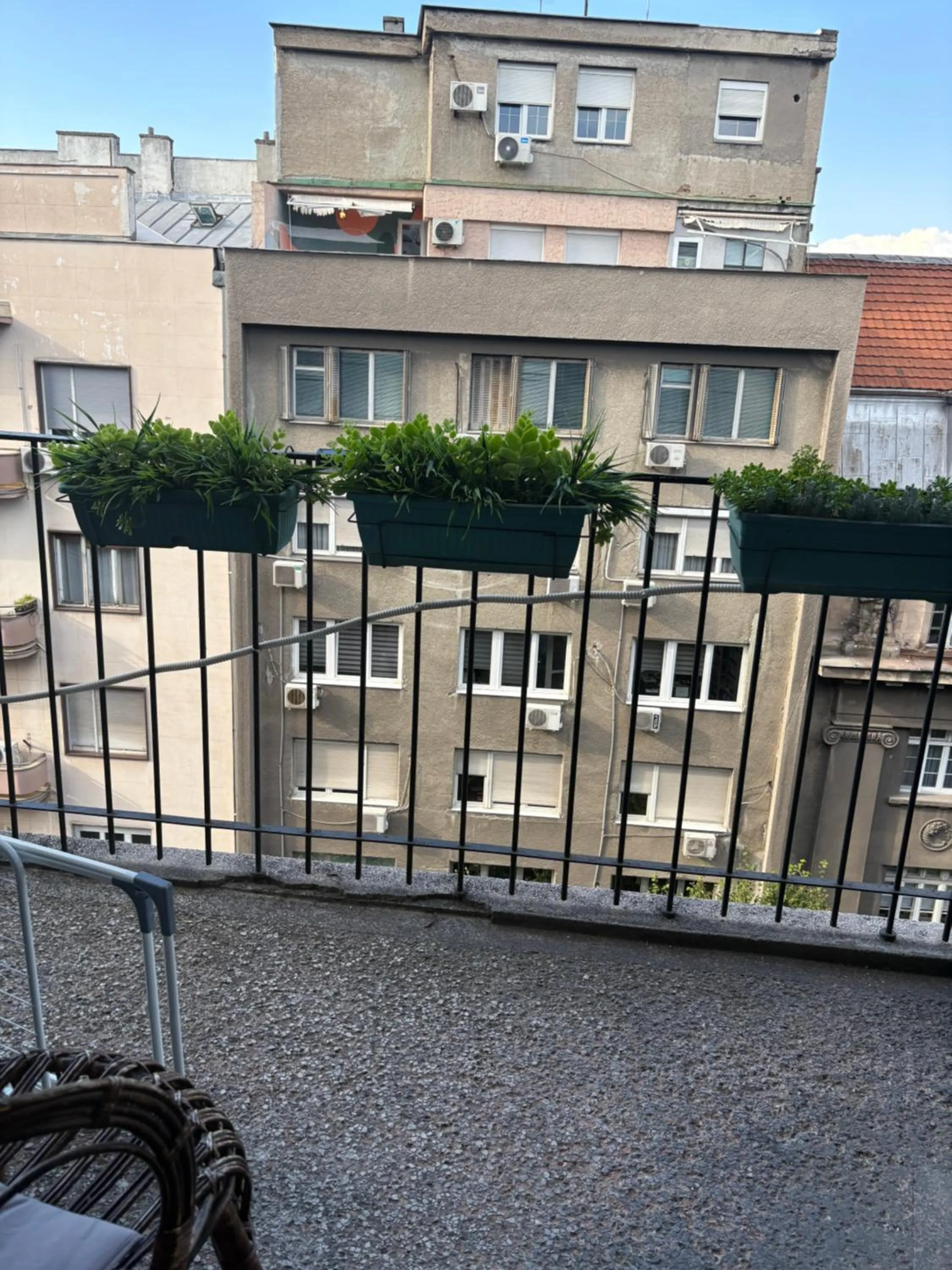 Day in Apartments Sat