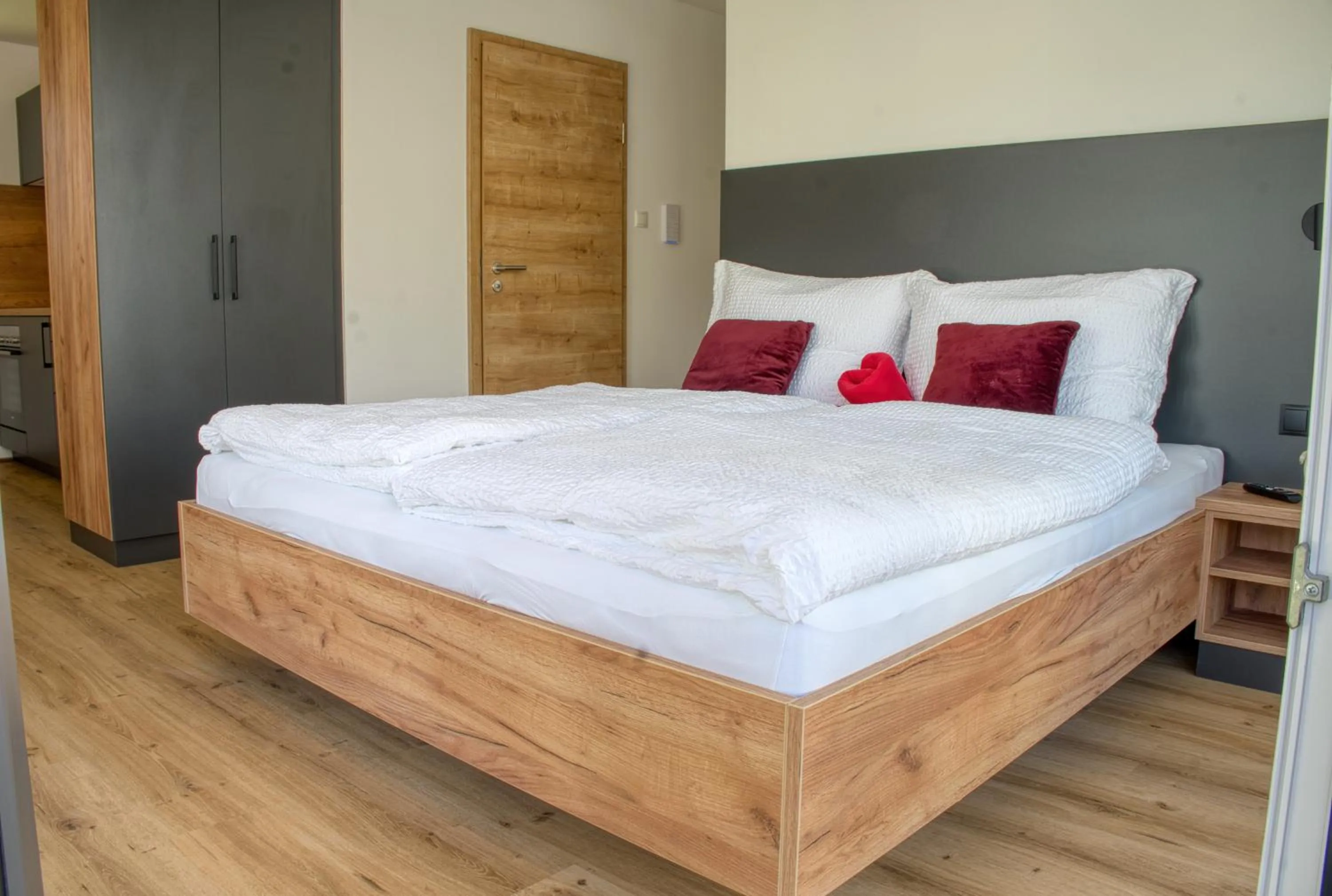 Bed in myQuartier City Chalets digital self check in