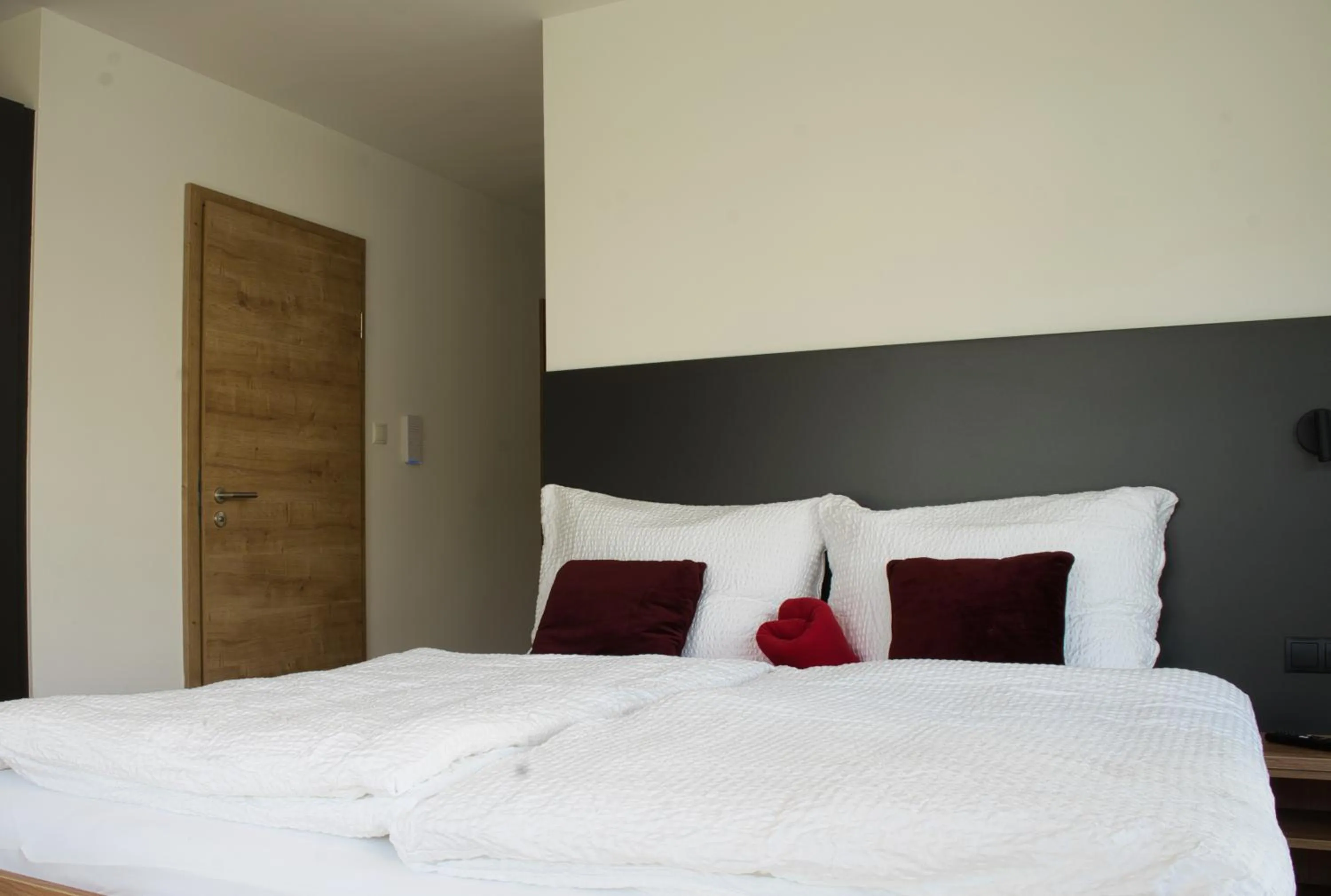 Bed in myQuartier City Chalets digital self check in