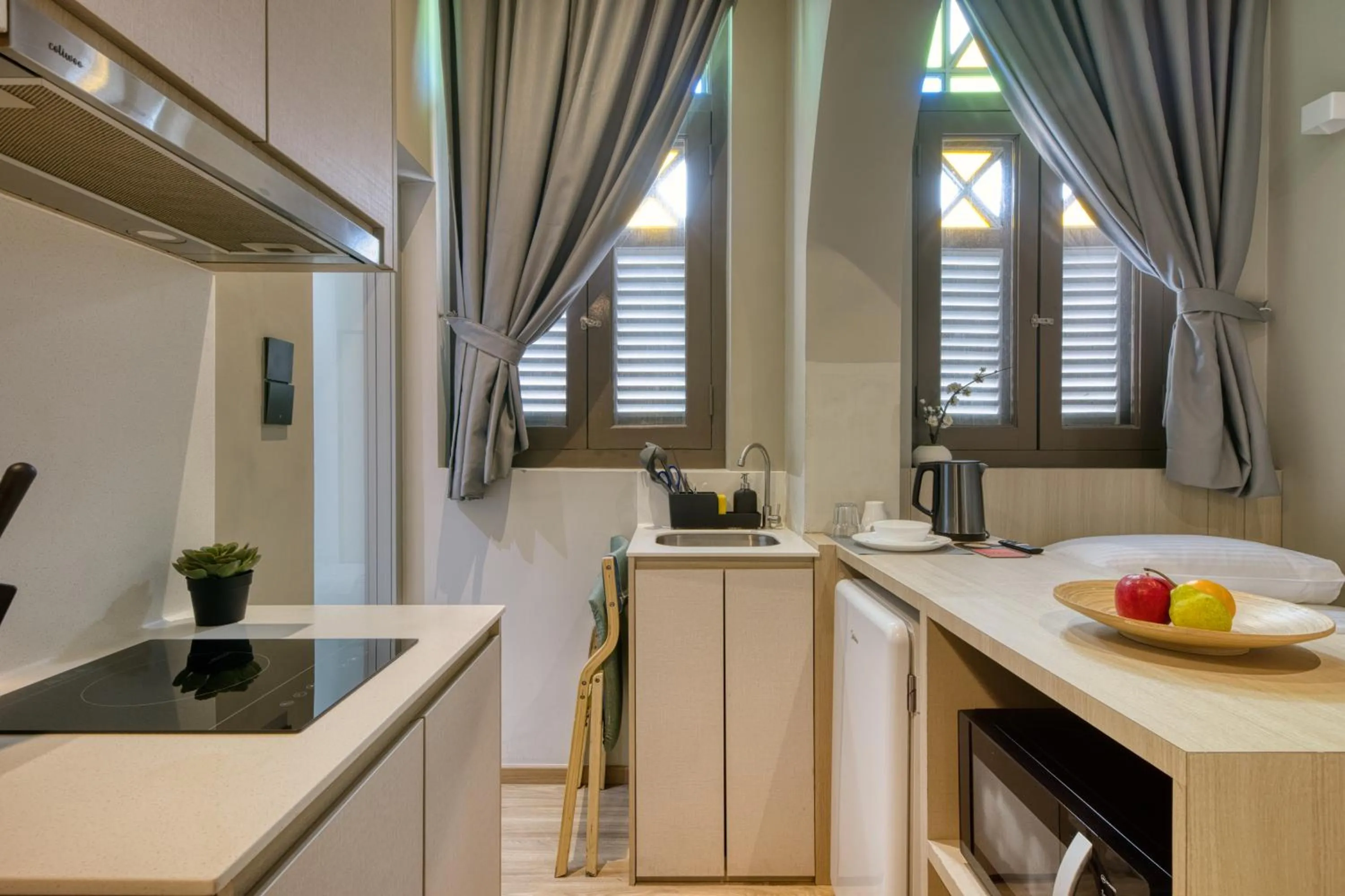 Kitchen or kitchenette in Habyt Studios Kallang