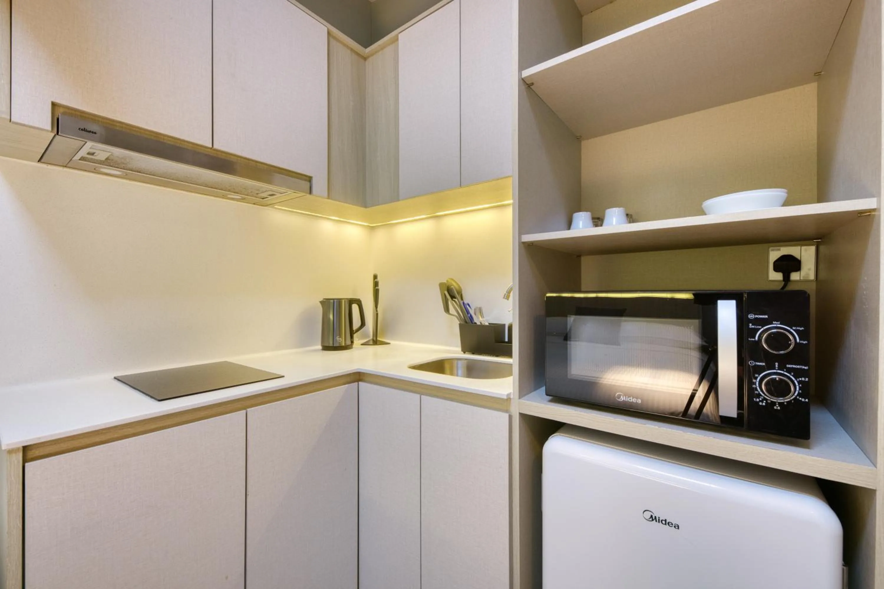 Kitchen or kitchenette in Habyt Studios Kallang
