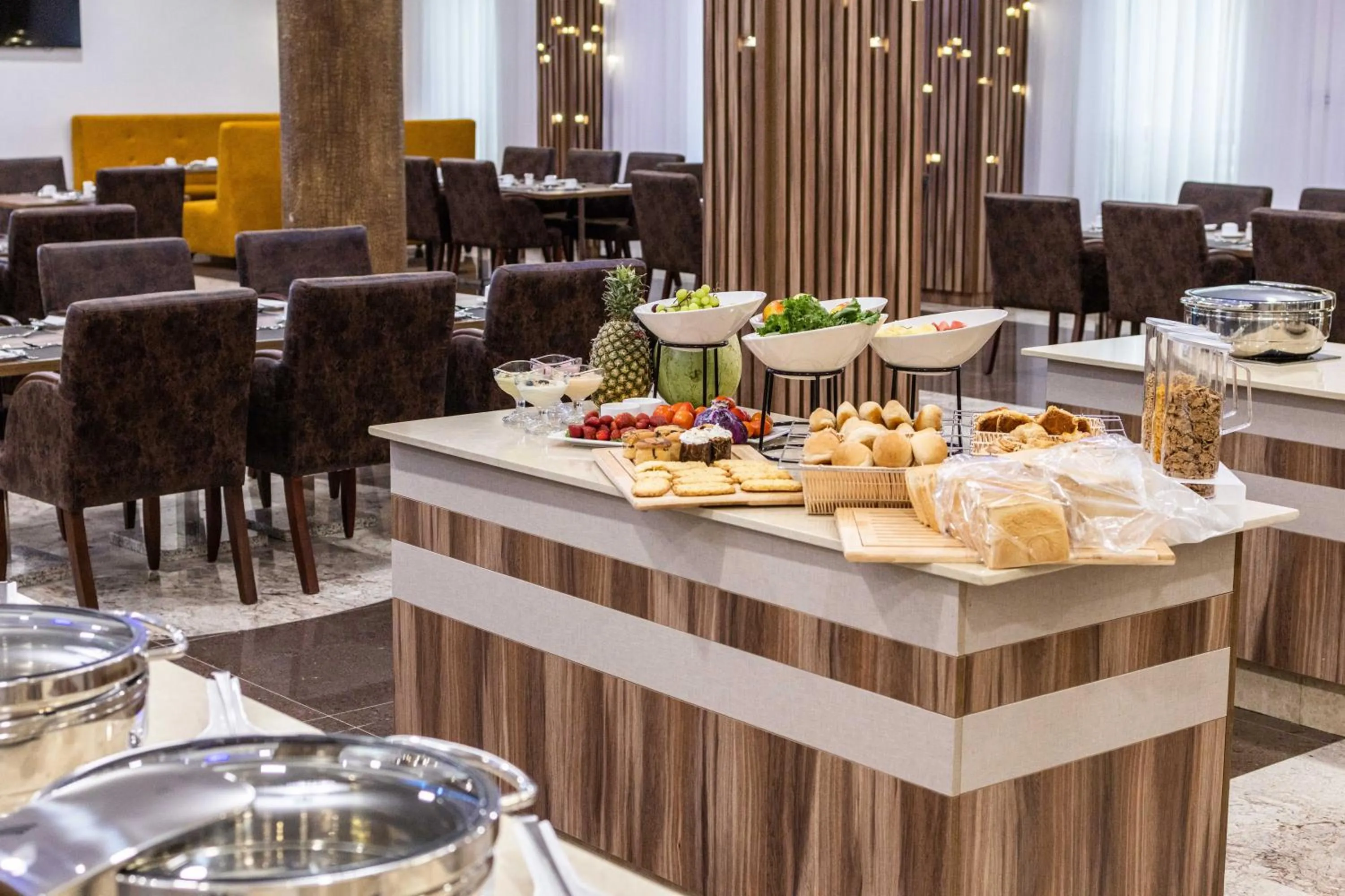 Restaurant/places to eat in BON Hotel Octagon