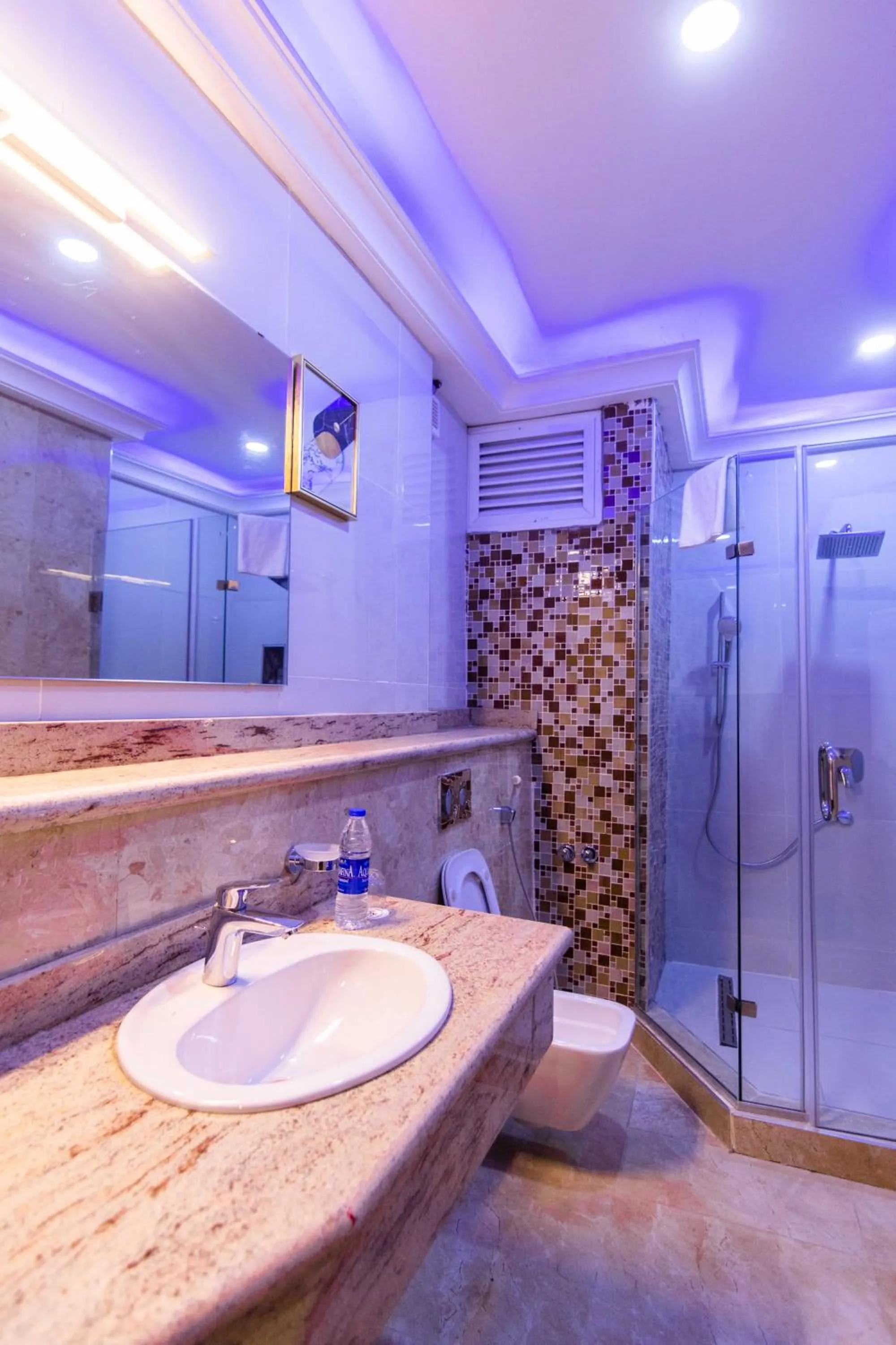 Shower in BON Hotel Octagon